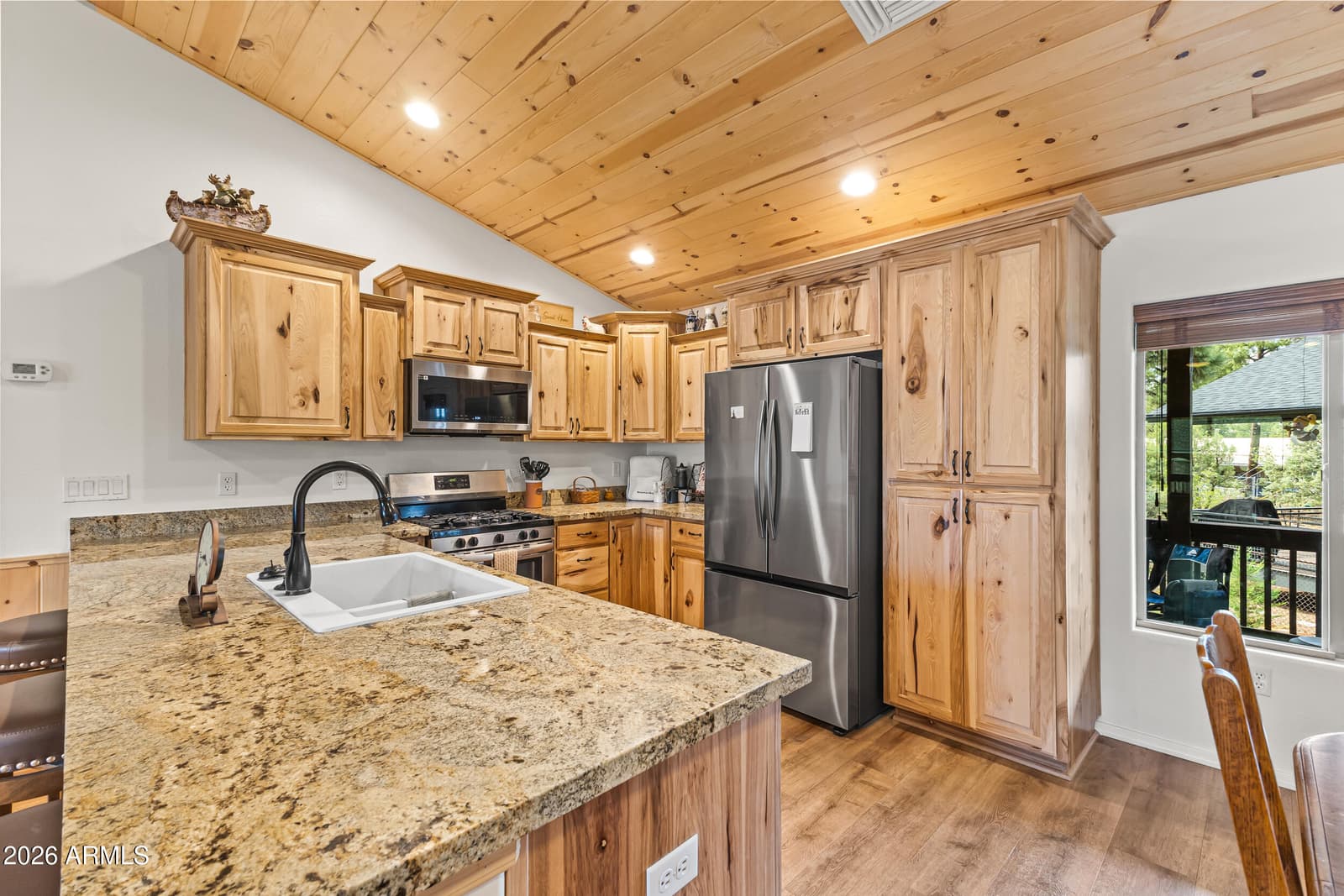 241 W OWENS Street, Show Low, AZ 85901 — photo 12 of 48