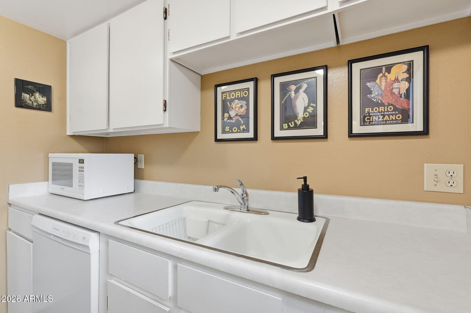 7301 E THORNWOOD Drive, Scottsdale, AZ 85251 — photo 4 of 20