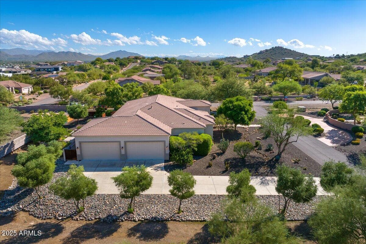 14 W SUMMERSET Drive, Phoenix, AZ 85085 — photo 5 of 33