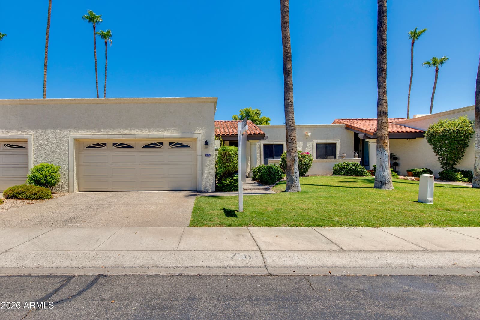 7263 N 6TH Way, Phoenix, AZ 85020 — photo 1 of 33