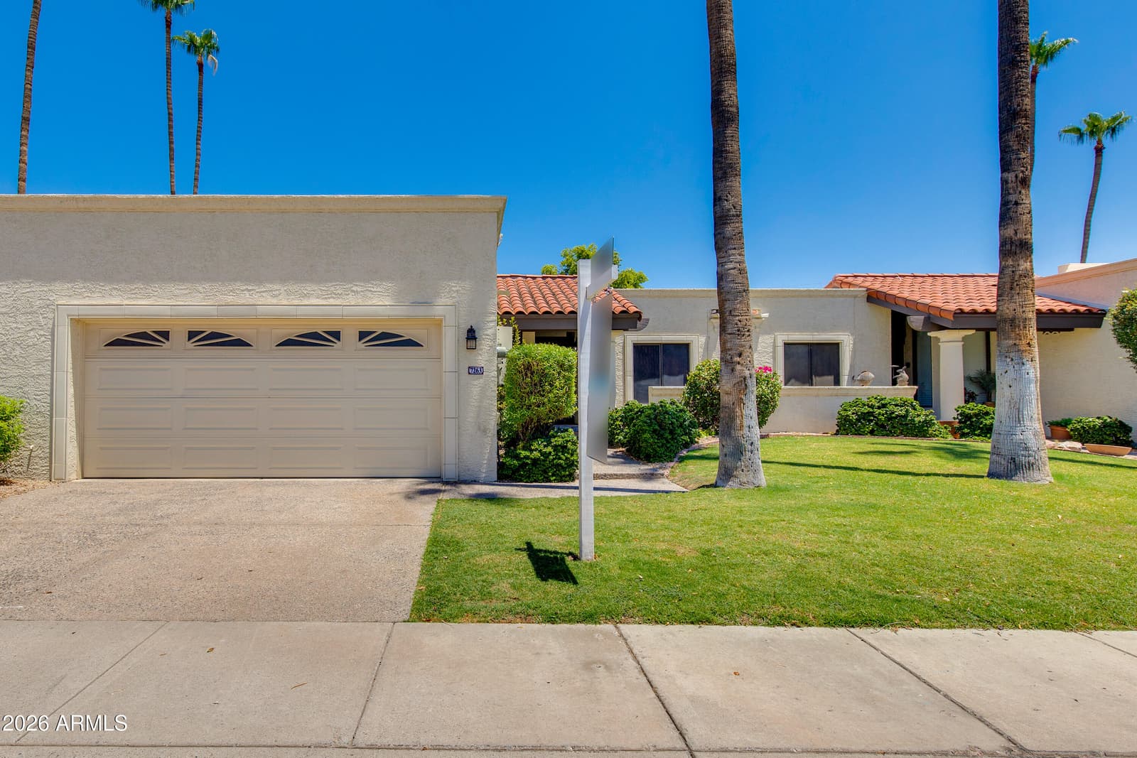 7263 N 6TH Way, Phoenix, AZ 85020 — photo 2 of 33