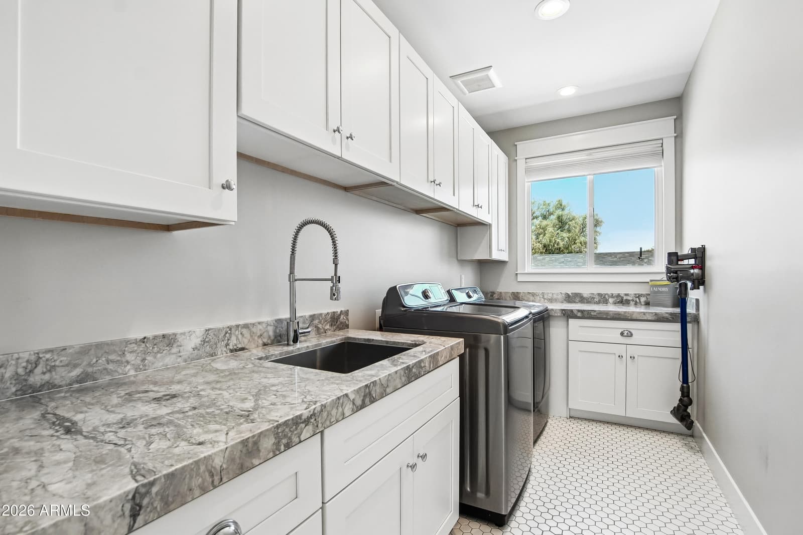 3913 E DEVONSHIRE Avenue, Phoenix, AZ 85018 — photo 31 of 48