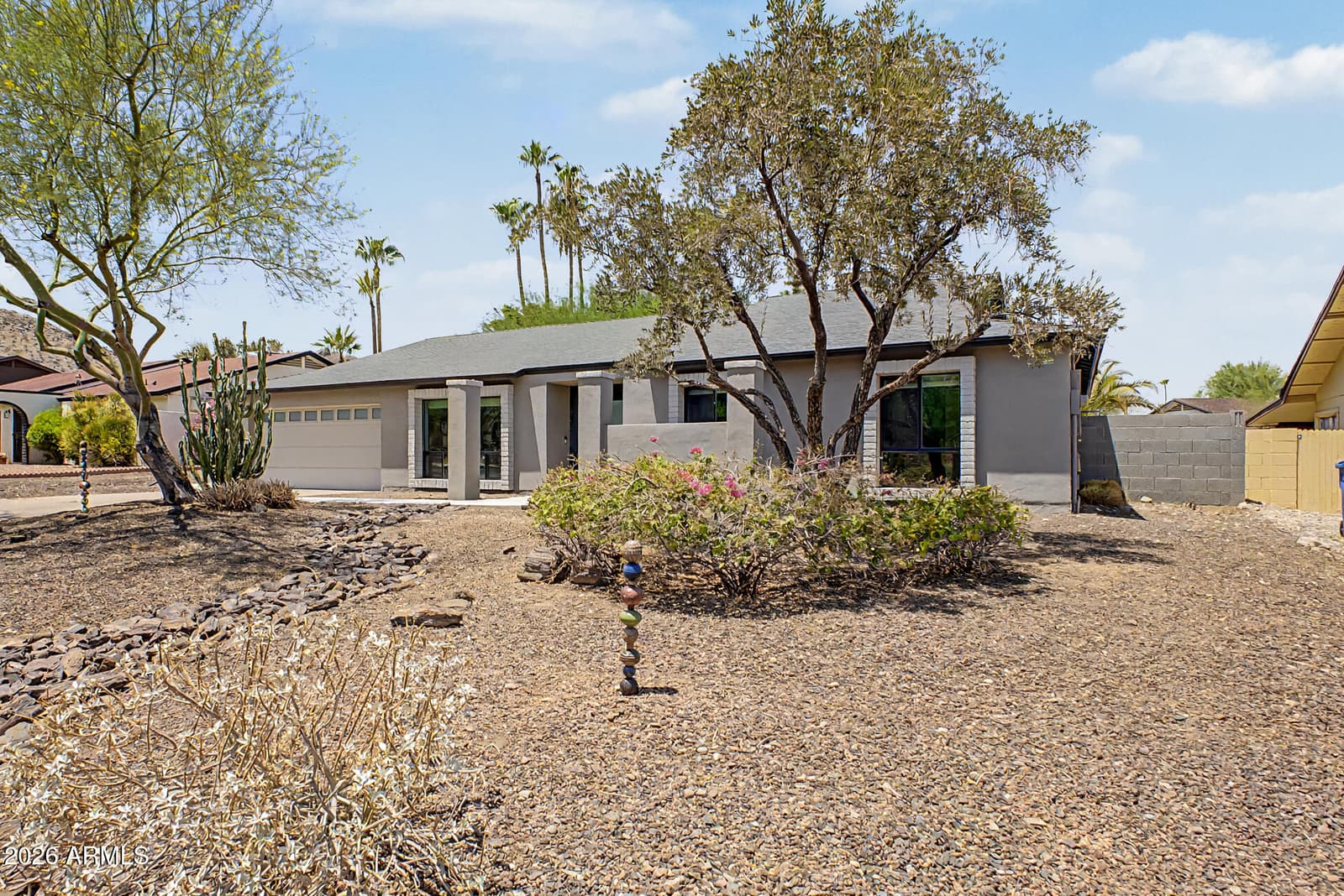 2276 E CHRISTY Drive, Phoenix, AZ 85028 — photo 4 of 43