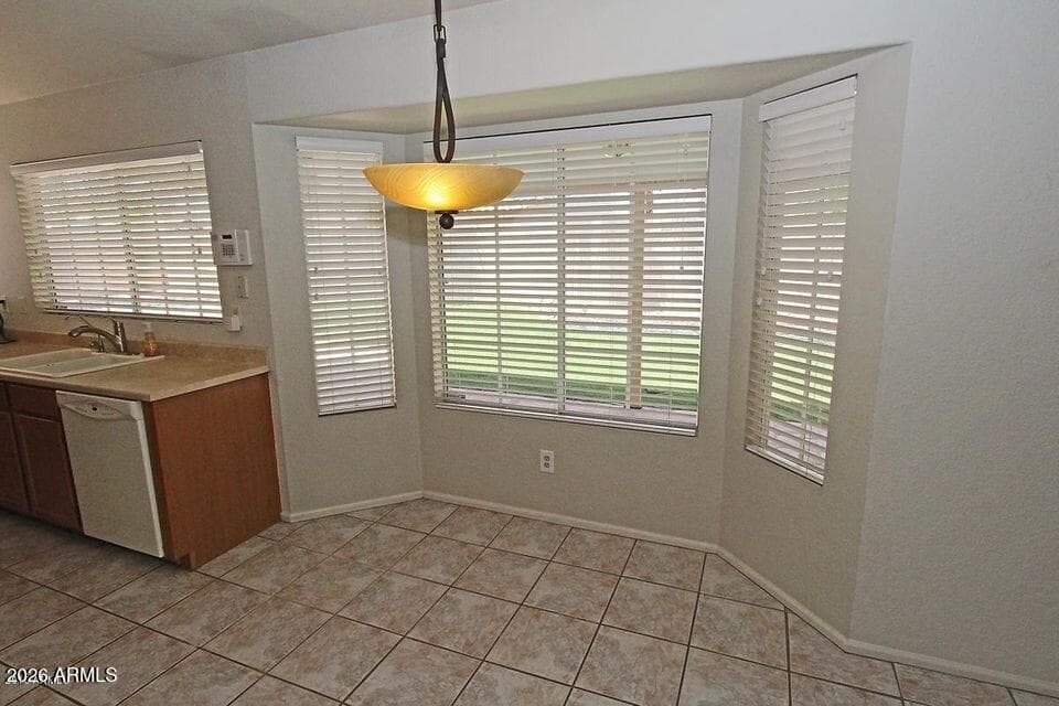 4340 E AMBER RIDGE Way, Phoenix, AZ 85048 — photo 5 of 32