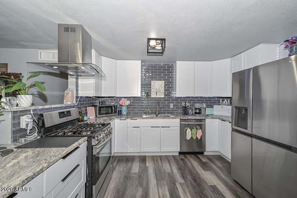 13642 N 20TH Lane N, Phoenix, AZ 85029 — photo 4 of 34