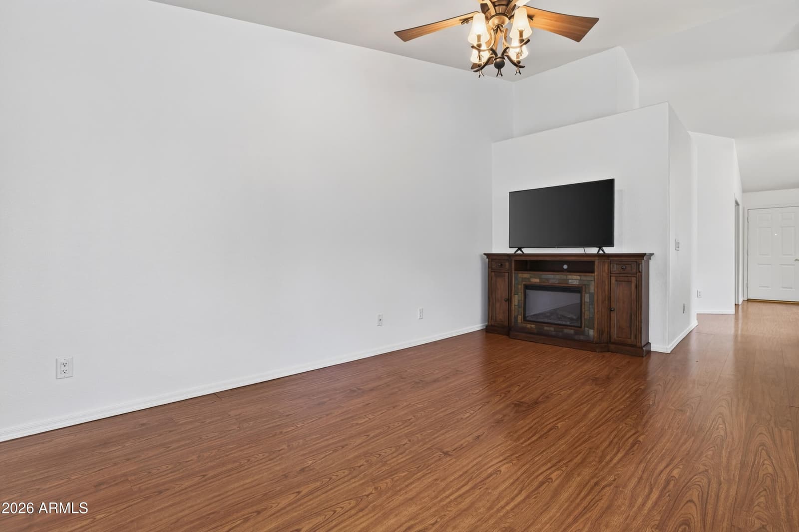7439 W LOUISE Drive, Glendale, AZ 85310 — photo 11 of 46