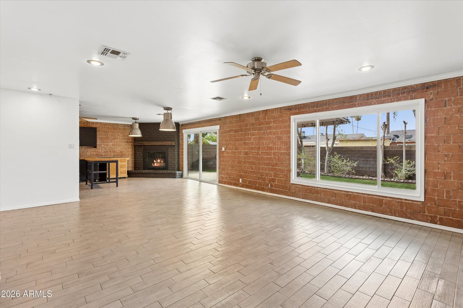 4201 W TUCKEY Lane, Phoenix, AZ 85019 — photo 5 of 36