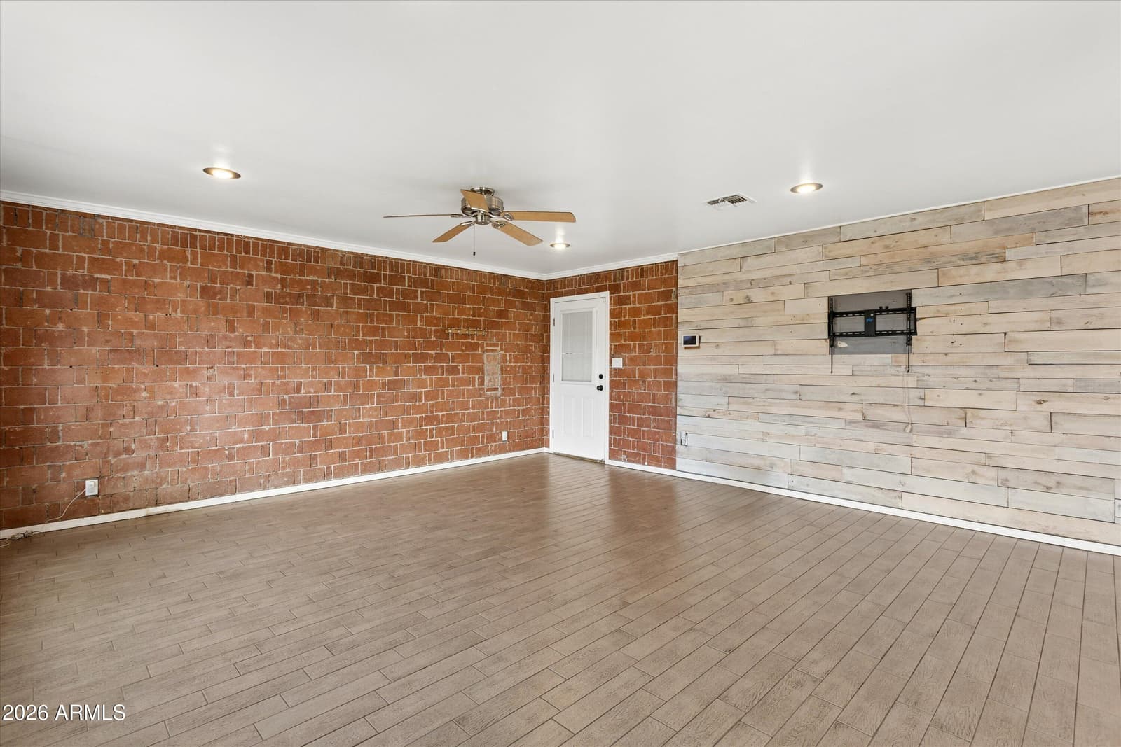 4201 W TUCKEY Lane, Phoenix, AZ 85019 — photo 11 of 36