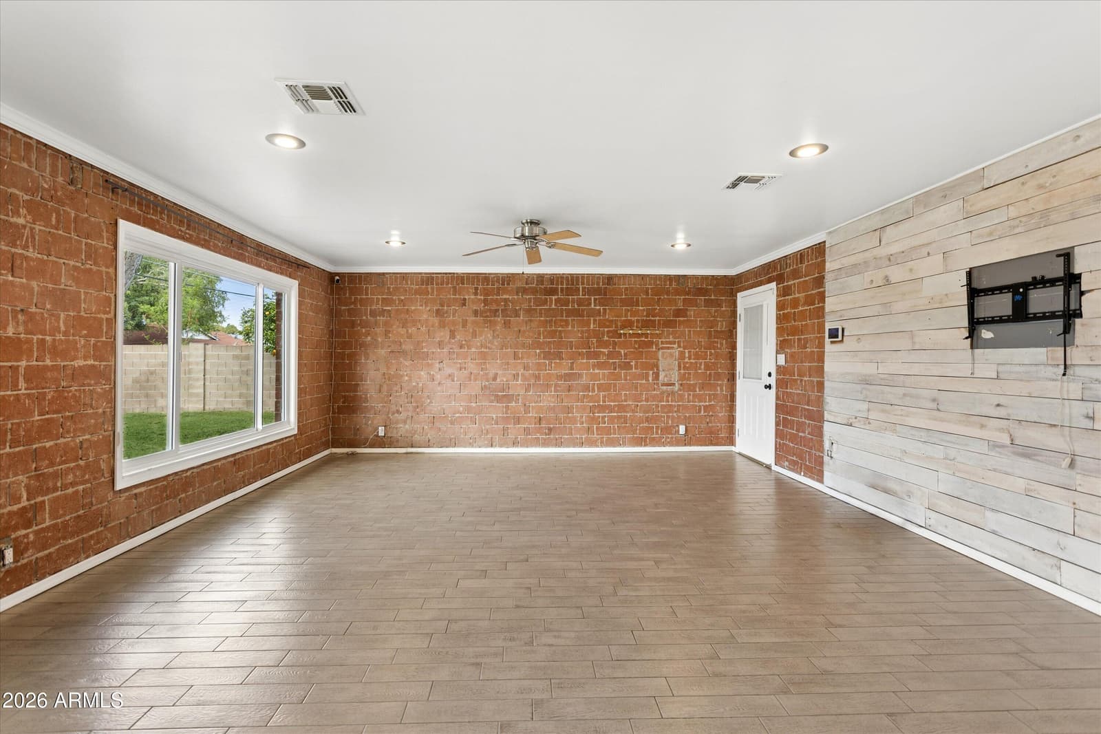 4201 W TUCKEY Lane, Phoenix, AZ 85019 — photo 13 of 36