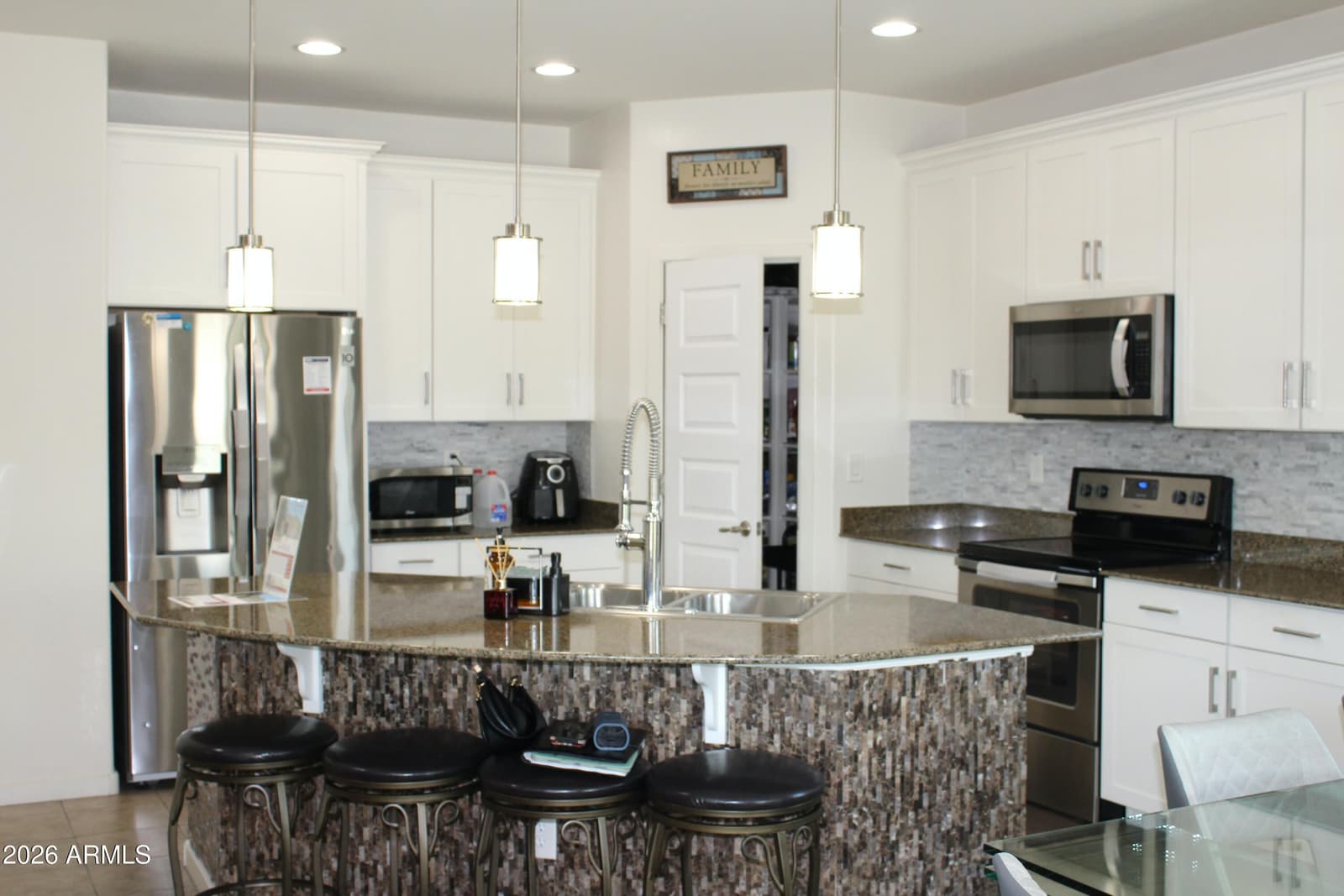 3115 E PRESTON Street, Mesa, AZ 85213 — photo 2 of 8