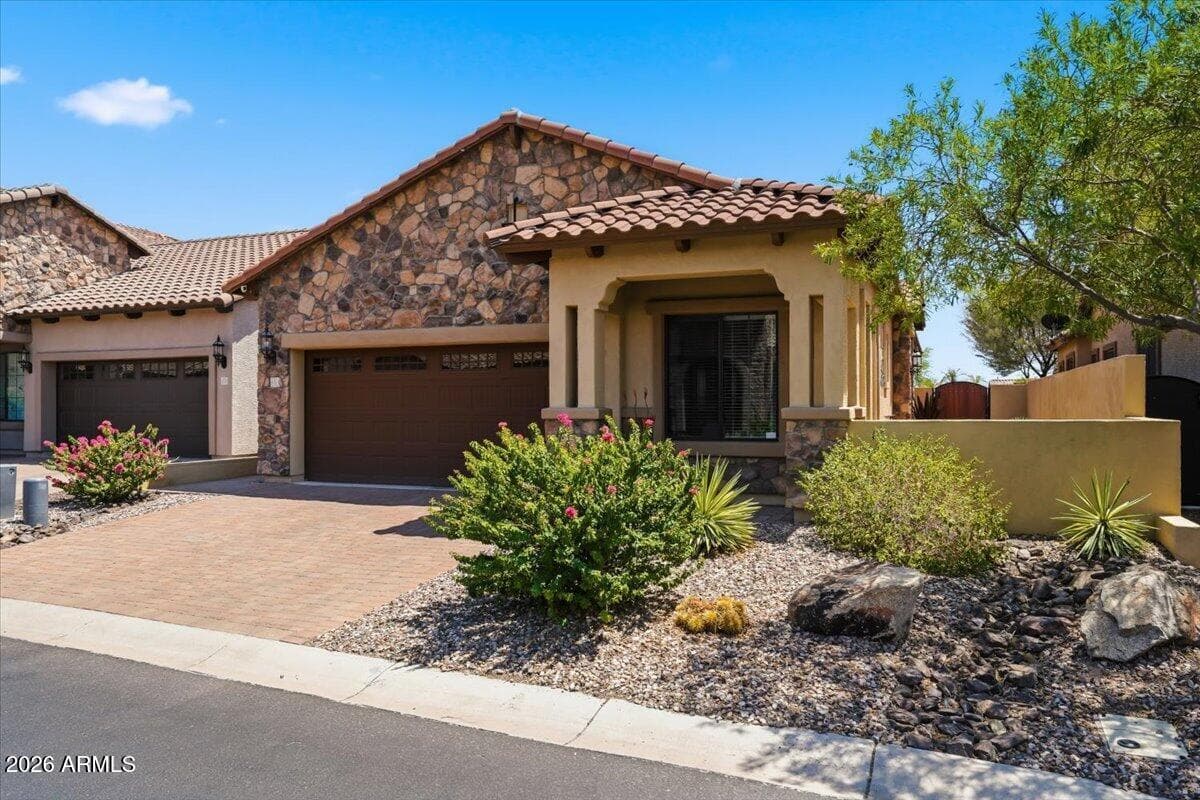 8513 E INDIGO Street, Mesa, AZ 85207 — photo 2 of 44