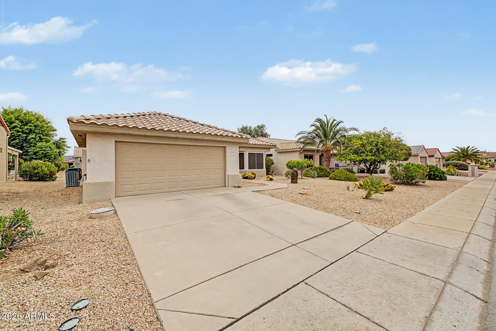 15612 W GRAND CREEK Lane, Surprise, AZ 85374 — photo 3 of 32