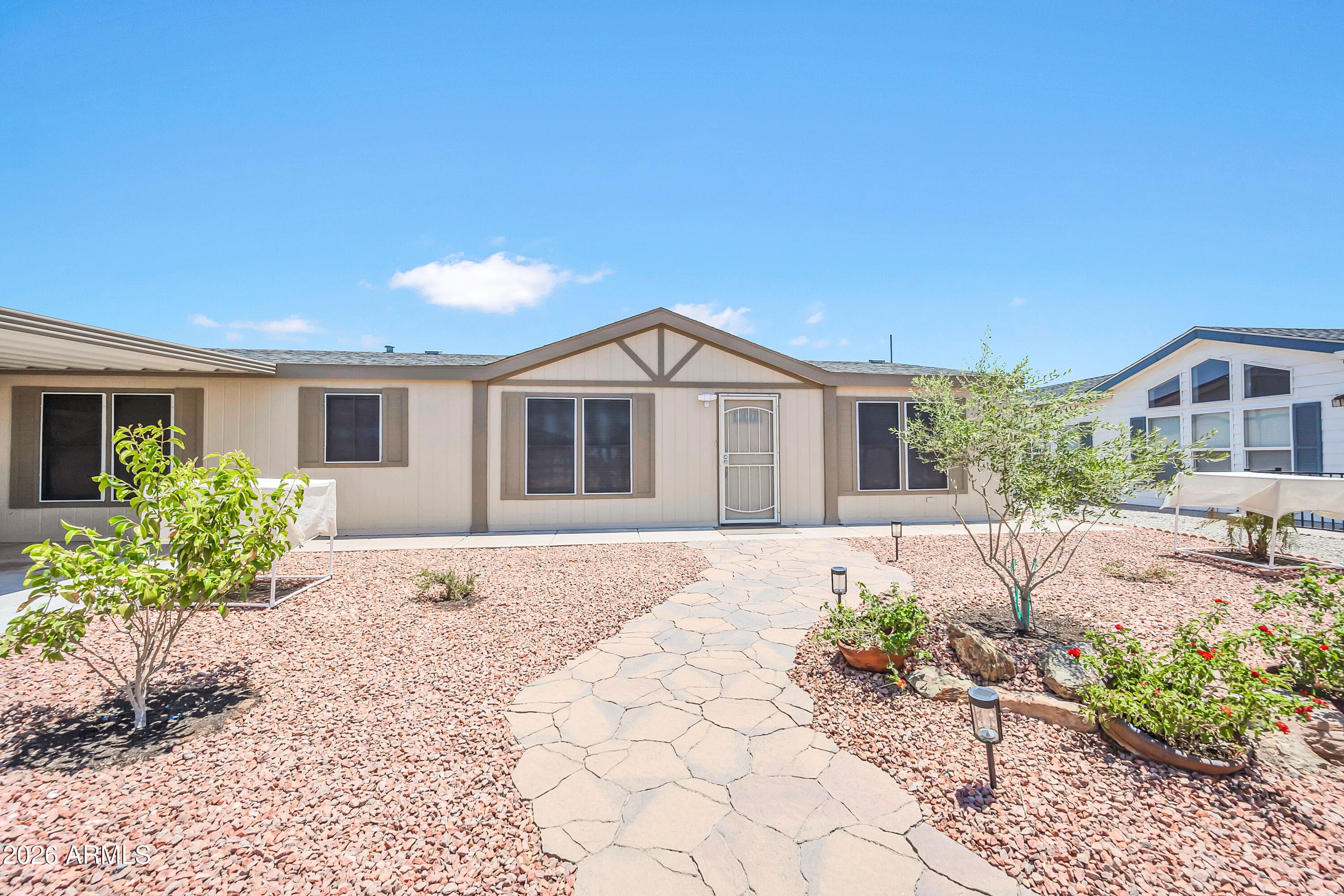 40571 N CLUBHOUSE Street, San Tan Valley, AZ 85140