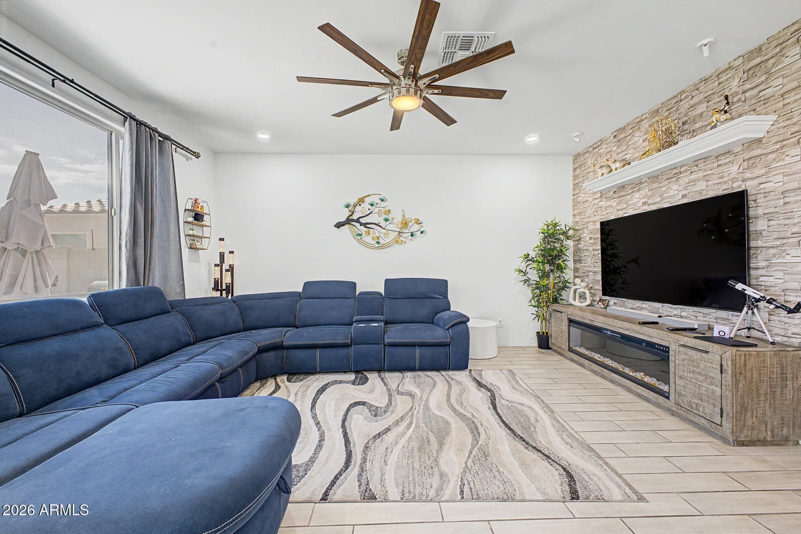 12333 W KALER Drive, Glendale, AZ 85307 — photo 5 of 37