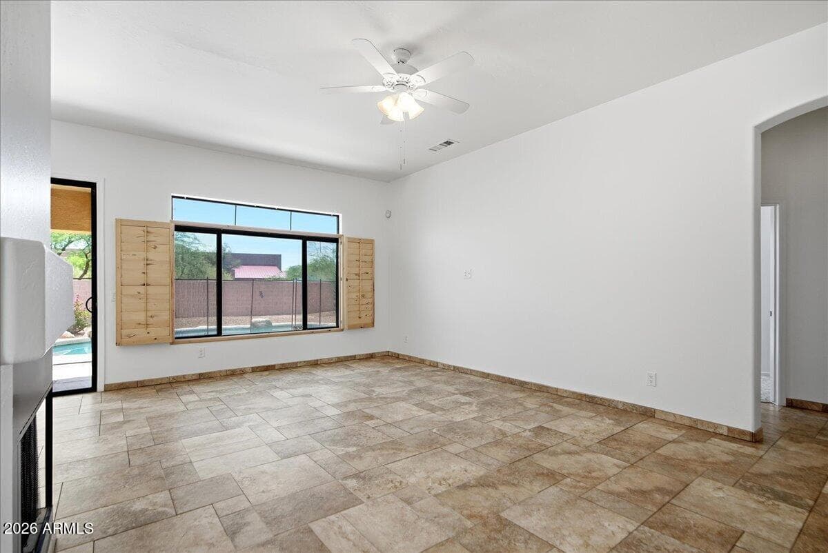 4307 E WILLIAMS Drive, Phoenix, AZ 85050 — photo 11 of 48
