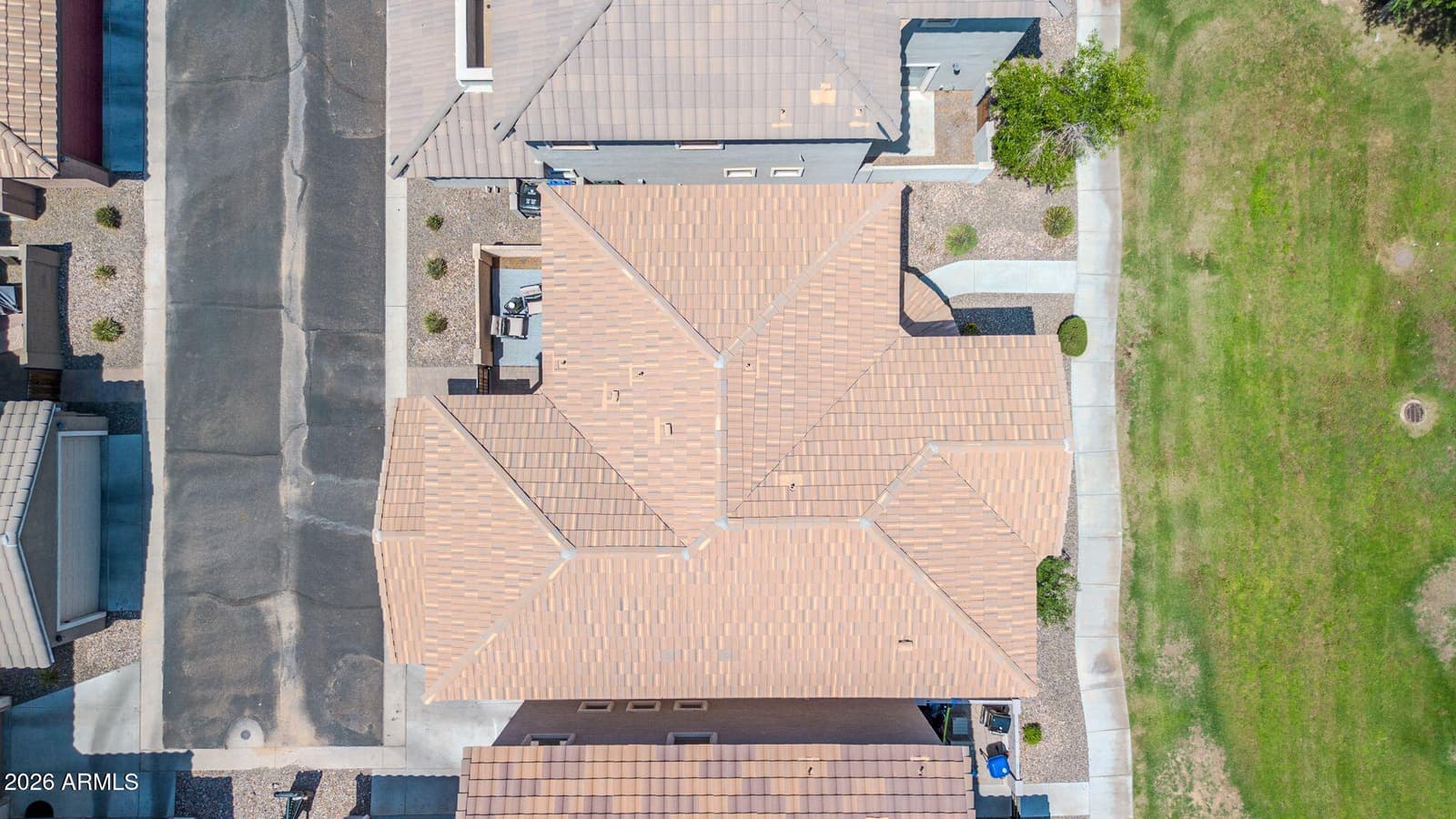 1809 W MINTON Street, Phoenix, AZ 85041 — photo 6 of 19