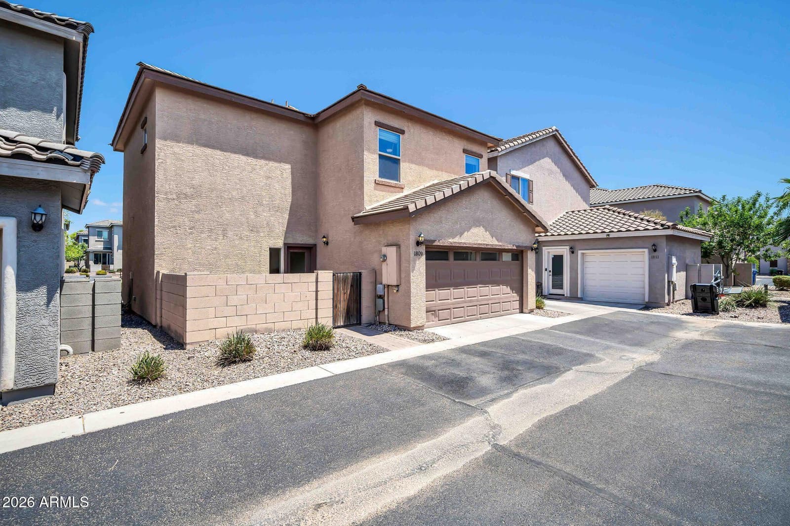 1809 W MINTON Street, Phoenix, AZ 85041 — photo 4 of 19