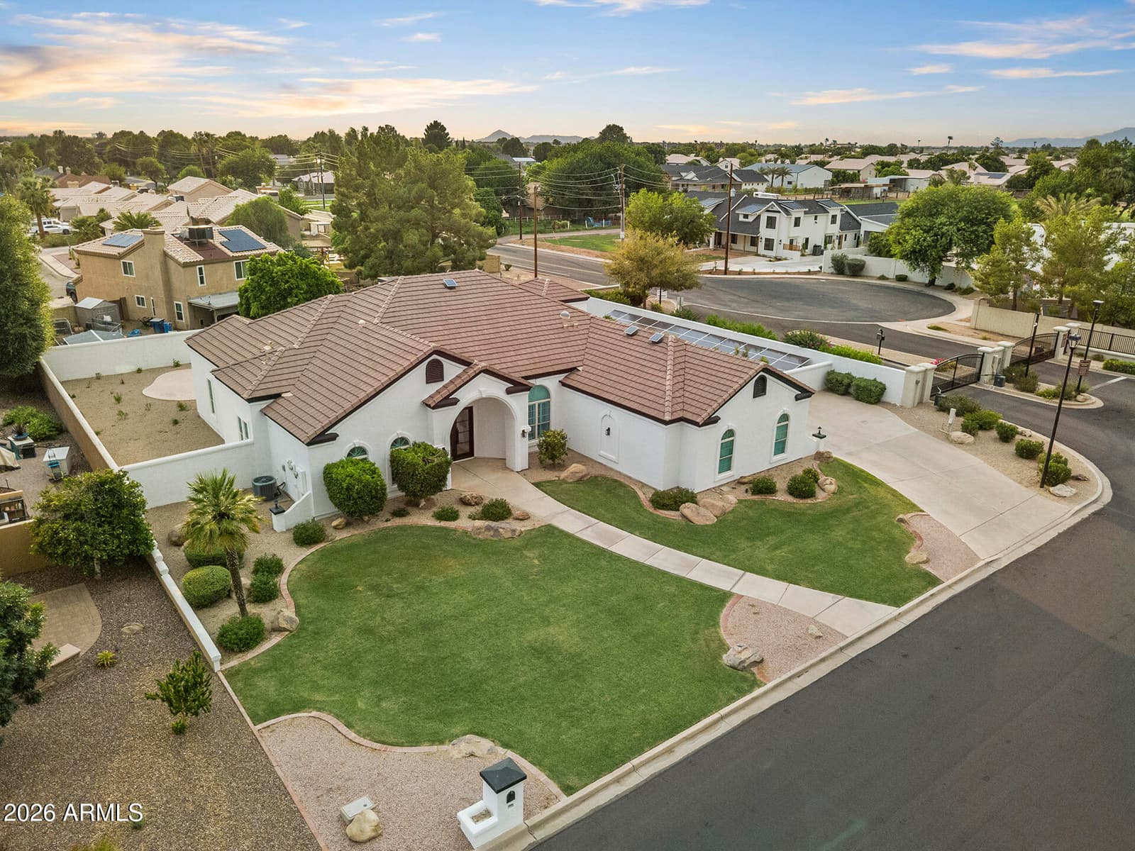 1120 N WREN Drive, Gilbert, AZ 85234 — photo 5 of 53