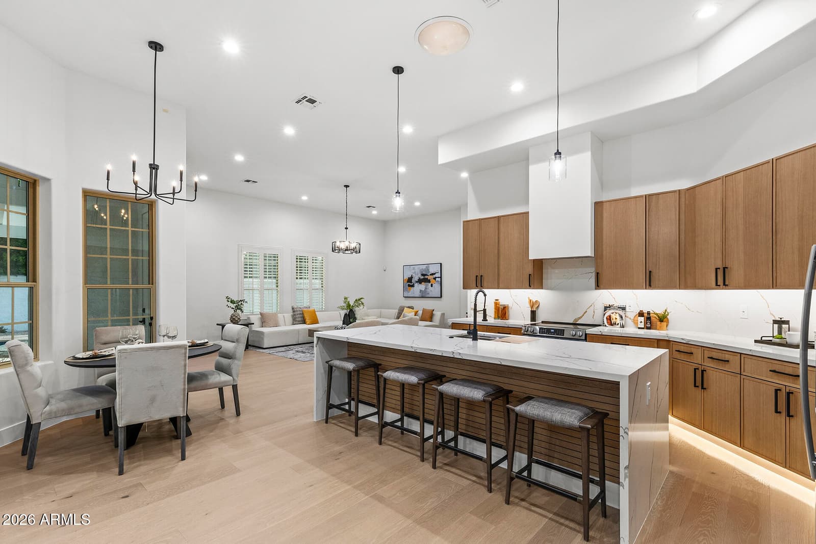1120 N WREN Drive, Gilbert, AZ 85234 — photo 4 of 53