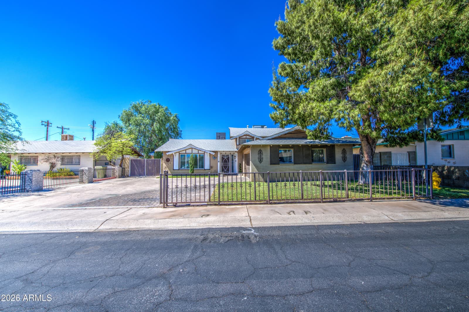 4306 W CLAREMONT Street, Glendale, AZ 85301 — photo 4 of 45