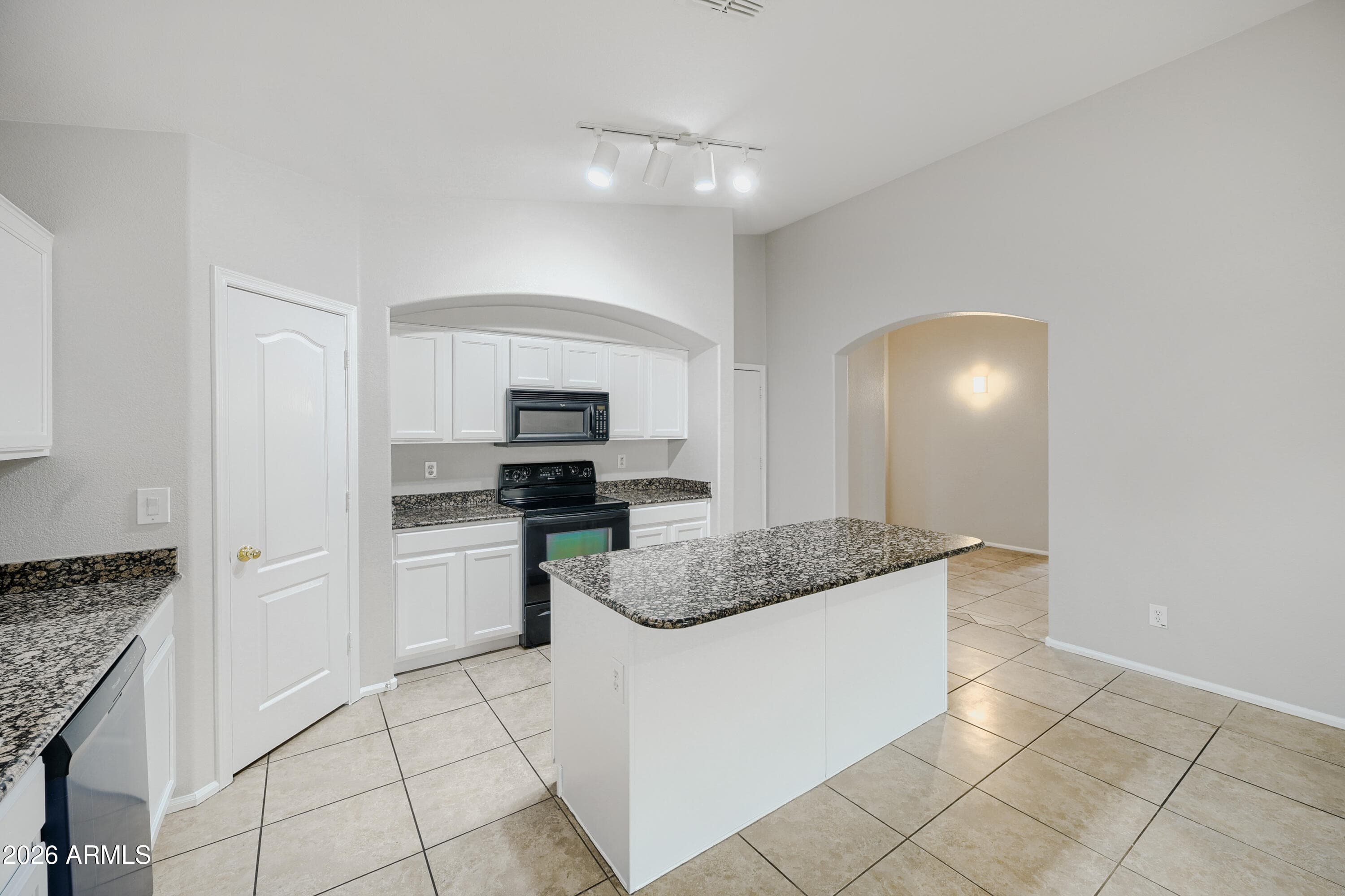 29101 N MOUNTAIN VIEW Road, San Tan Valley, AZ 85143 — photo 7 of 24