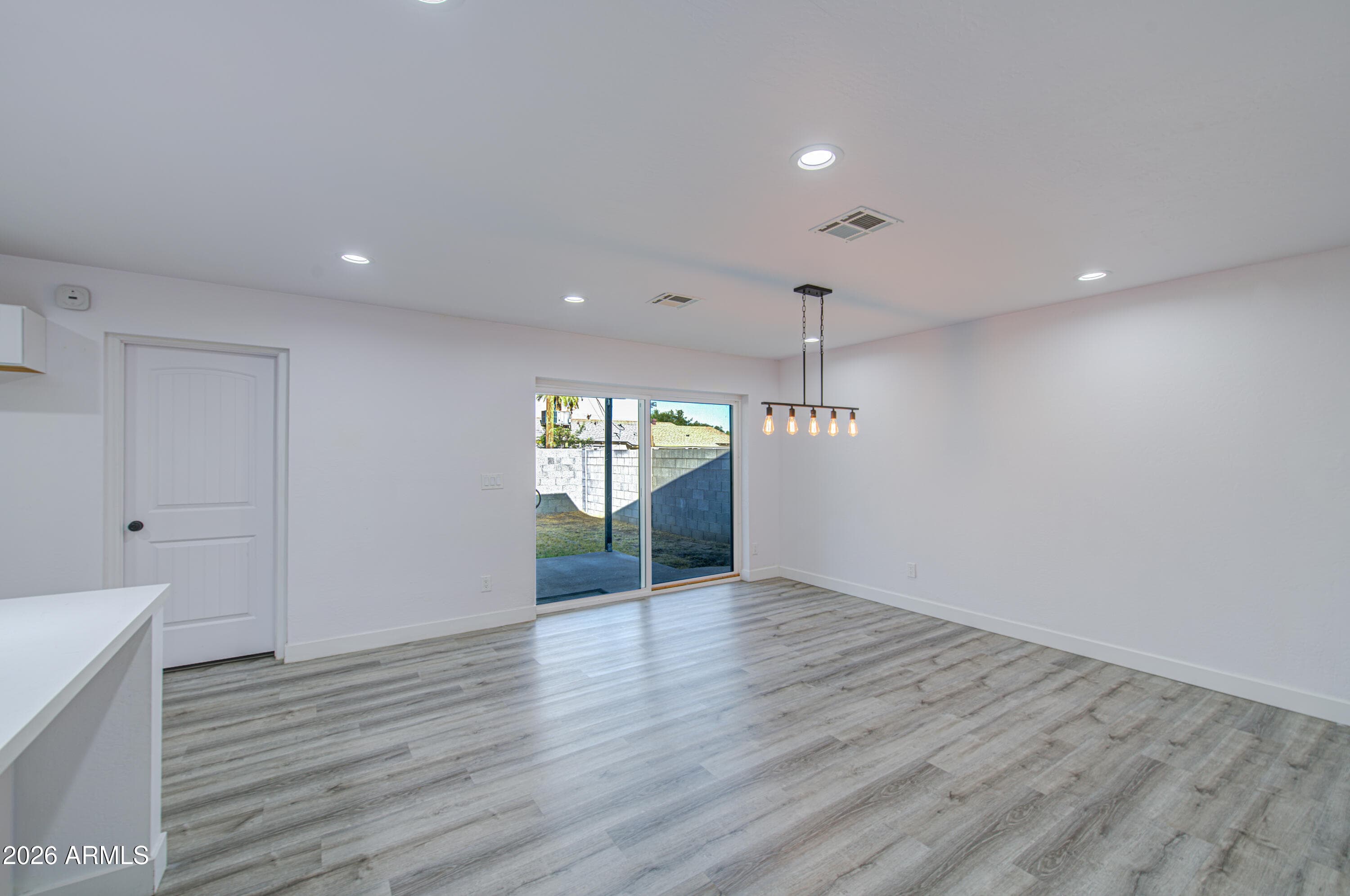 6239 N 31ST Drive, Phoenix, AZ 85017 — photo 10 of 43
