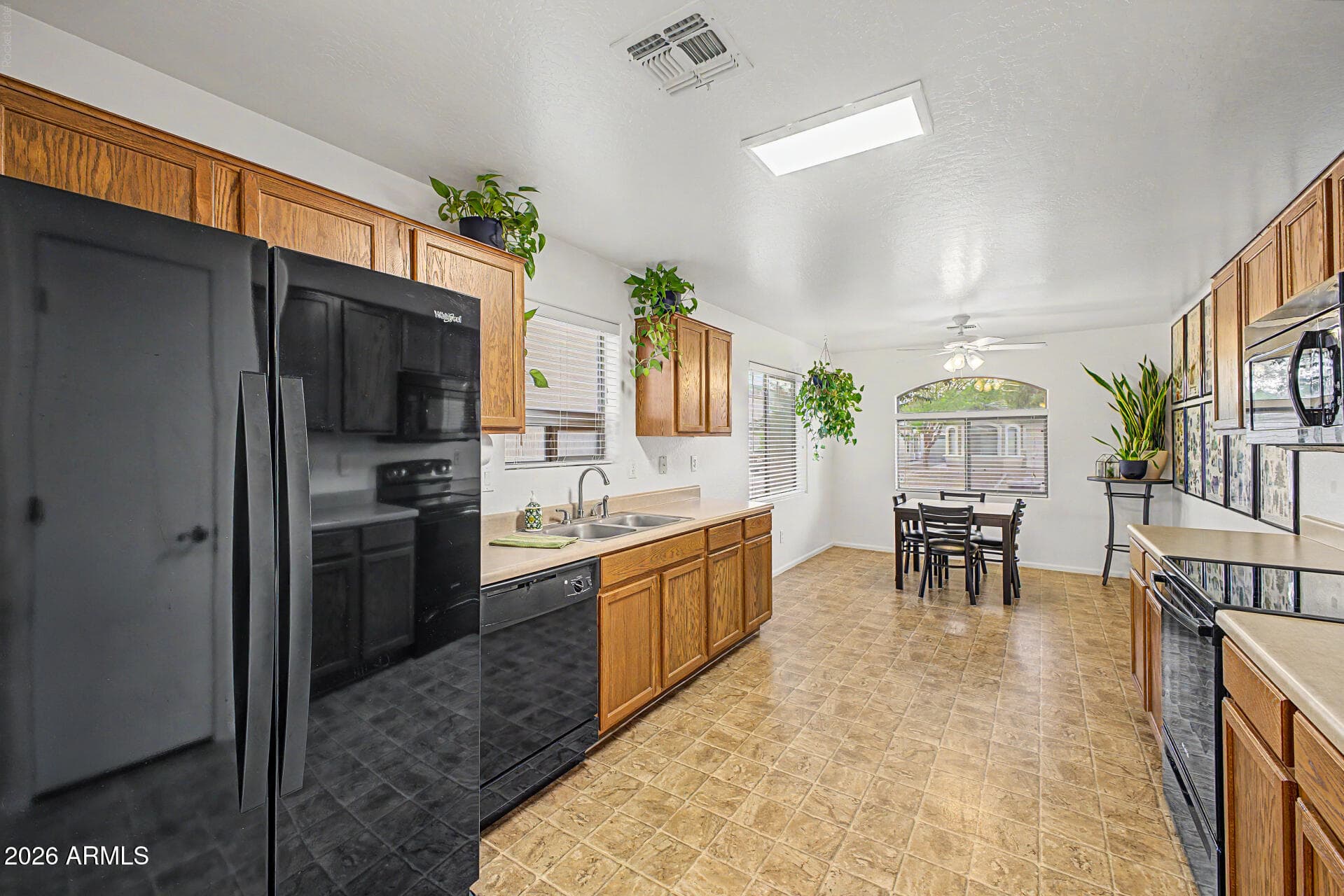 375 E LESLIE Avenue, San Tan Valley, AZ 85140 — photo 4 of 11