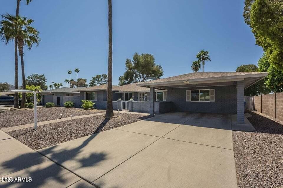10844 N 37th Street, Phoenix, AZ 85028 — photo 3 of 59