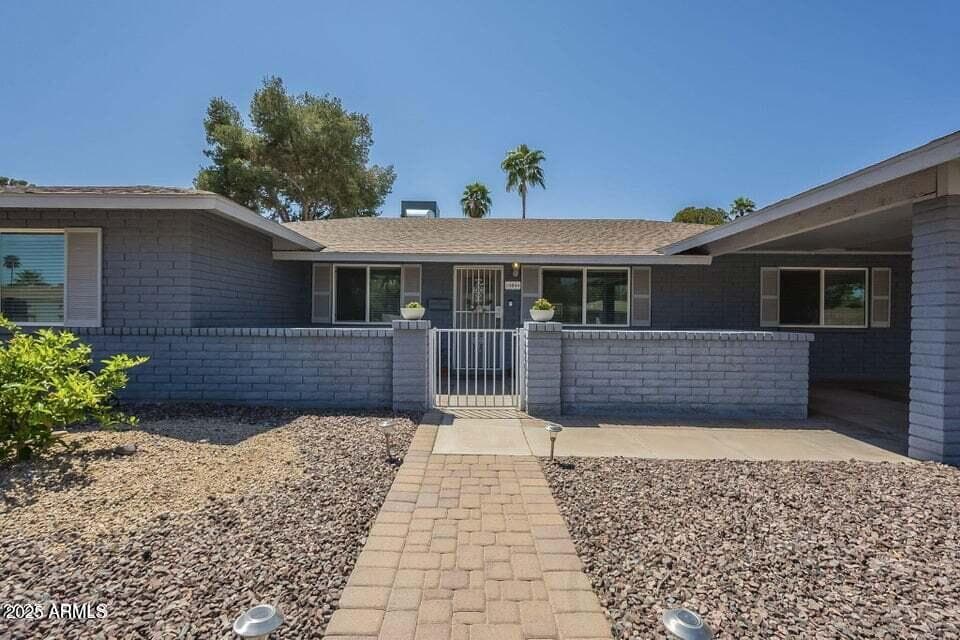 10844 N 37th Street, Phoenix, AZ 85028 — photo 4 of 59