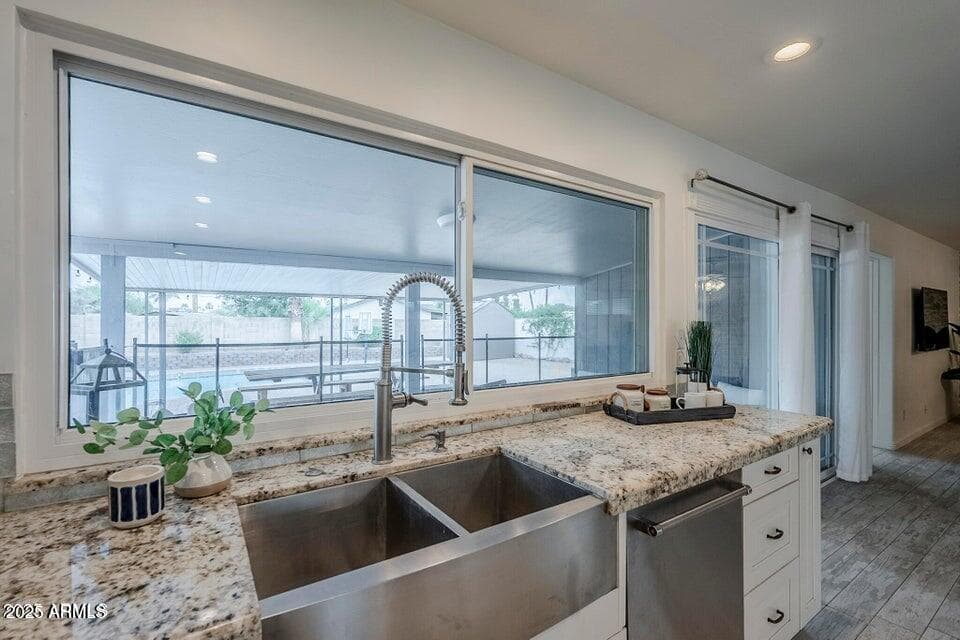 10844 N 37th Street, Phoenix, AZ 85028 — photo 11 of 59