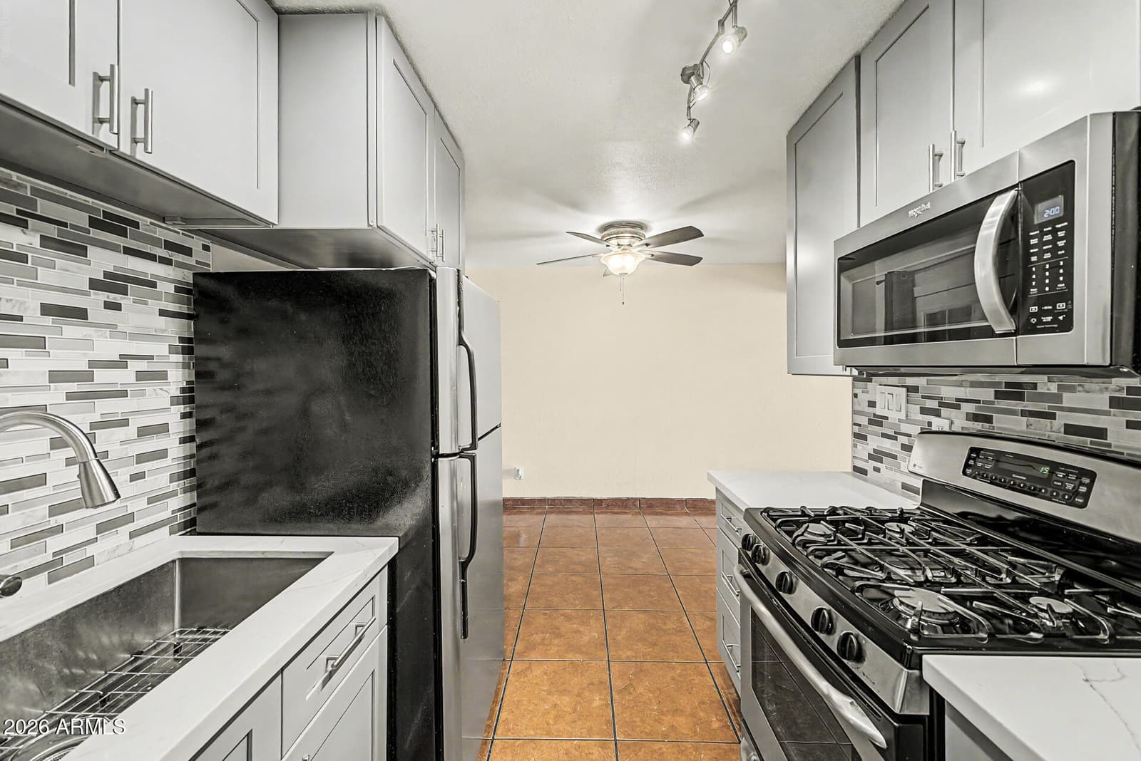 3840 N 43RD Avenue 31, Phoenix, AZ 85031 — photo 10 of 29