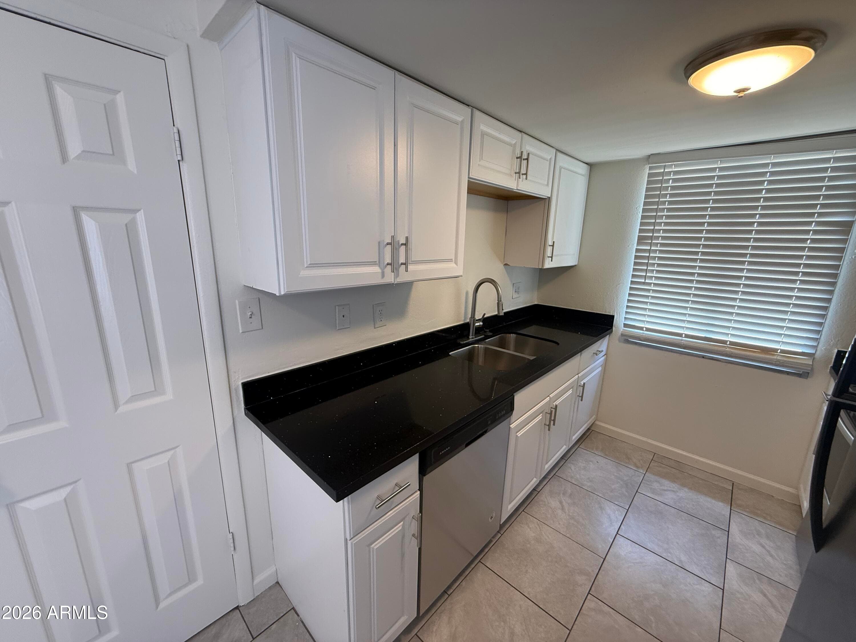 8450 N 34TH Drive, Phoenix, AZ 85051 — photo 6 of 9