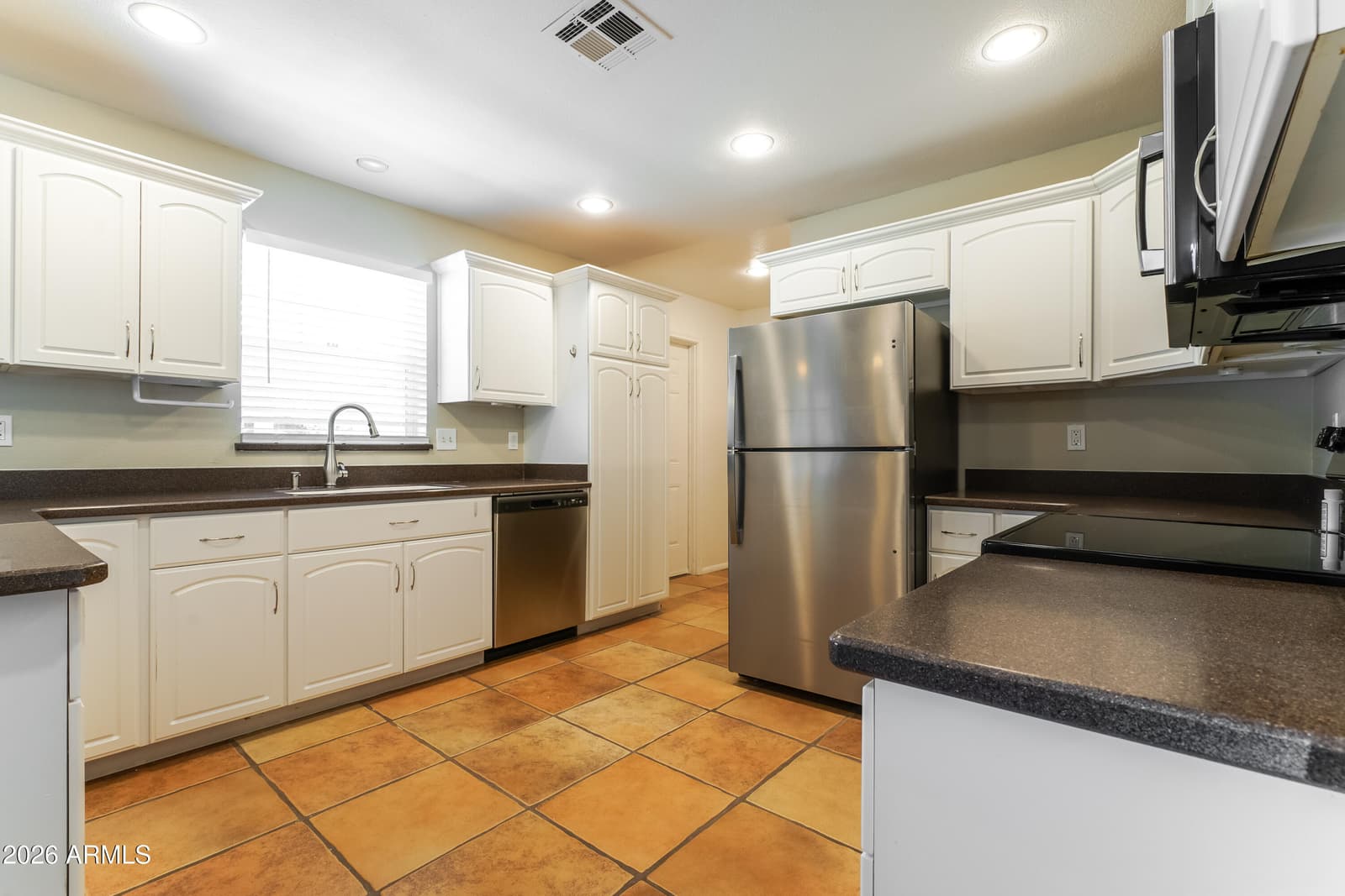 9641 N 41ST Drive, Phoenix, AZ 85051 — photo 4 of 15