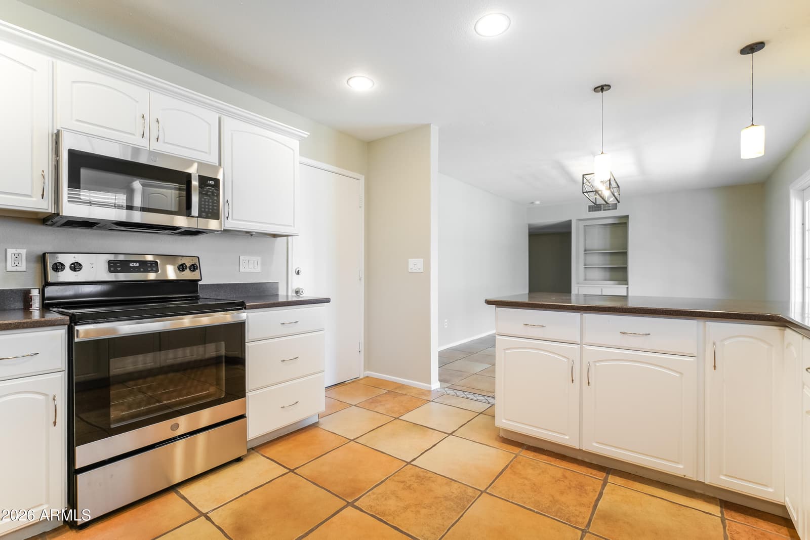 9641 N 41ST Drive, Phoenix, AZ 85051 — photo 5 of 15