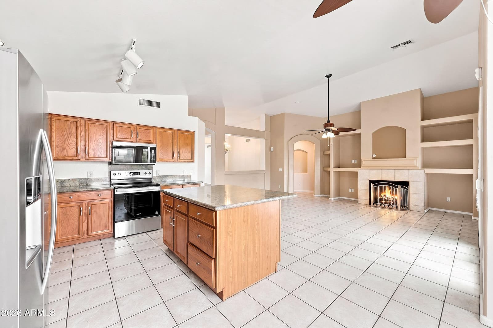 1109 E MONTOYA Lane, Phoenix, AZ 85024 — photo 4 of 48