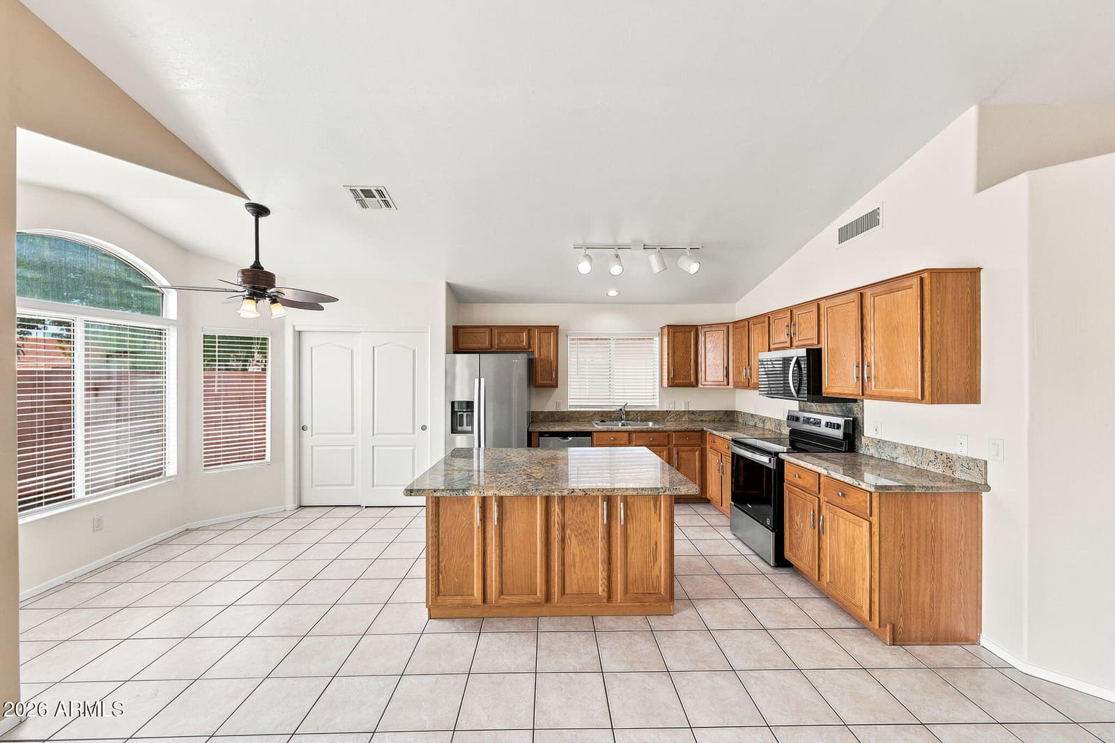 1109 E MONTOYA Lane, Phoenix, AZ 85024 — photo 6 of 48