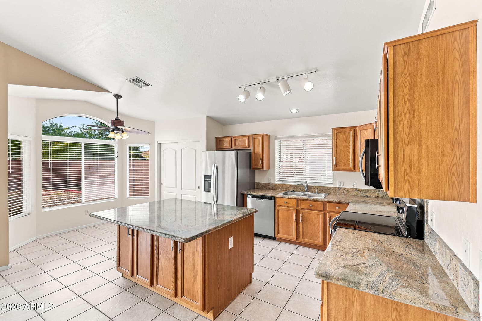 1109 E MONTOYA Lane, Phoenix, AZ 85024 — photo 9 of 48