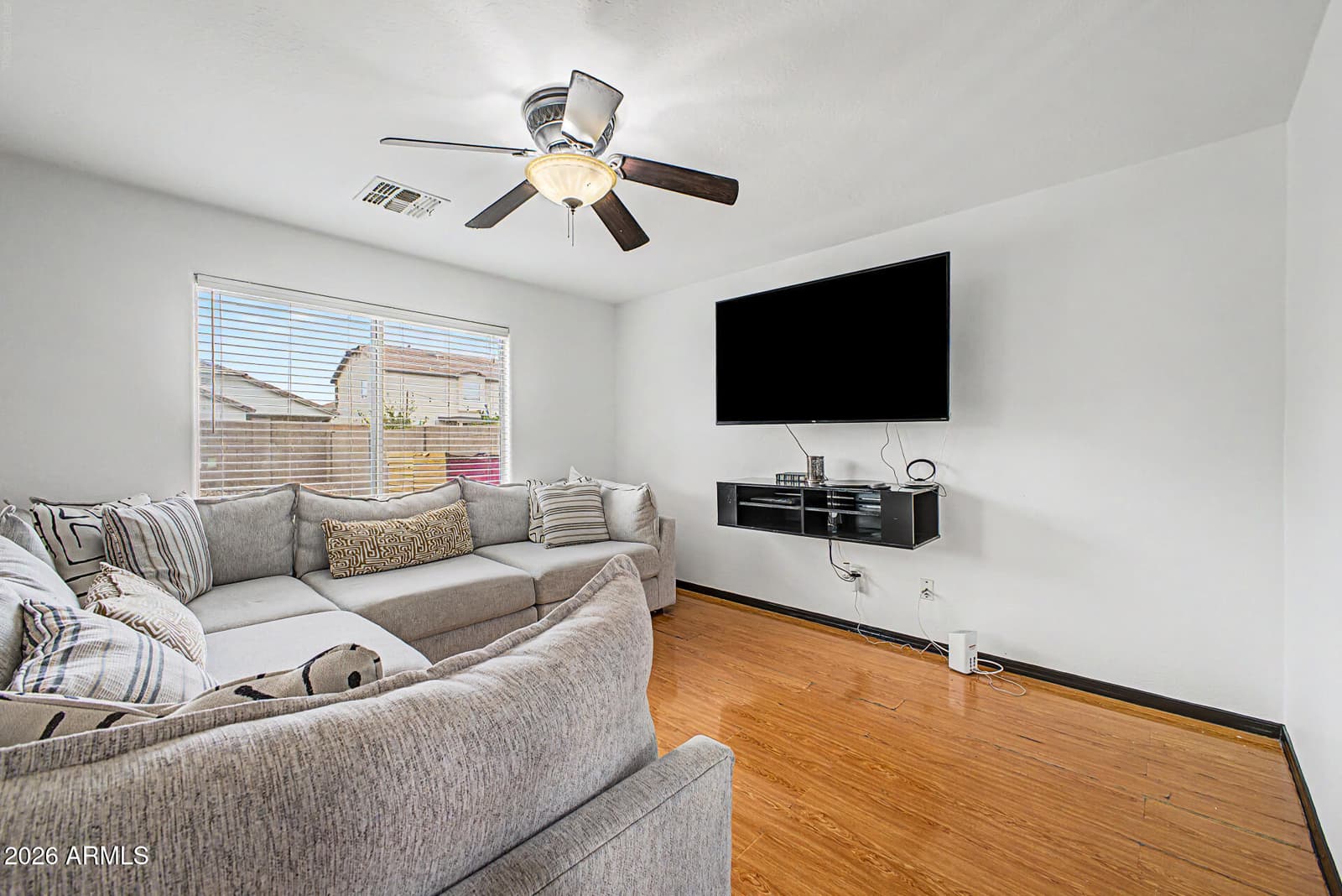 7224 W PIONEER Street, Phoenix, AZ 85043 — photo 9 of 37