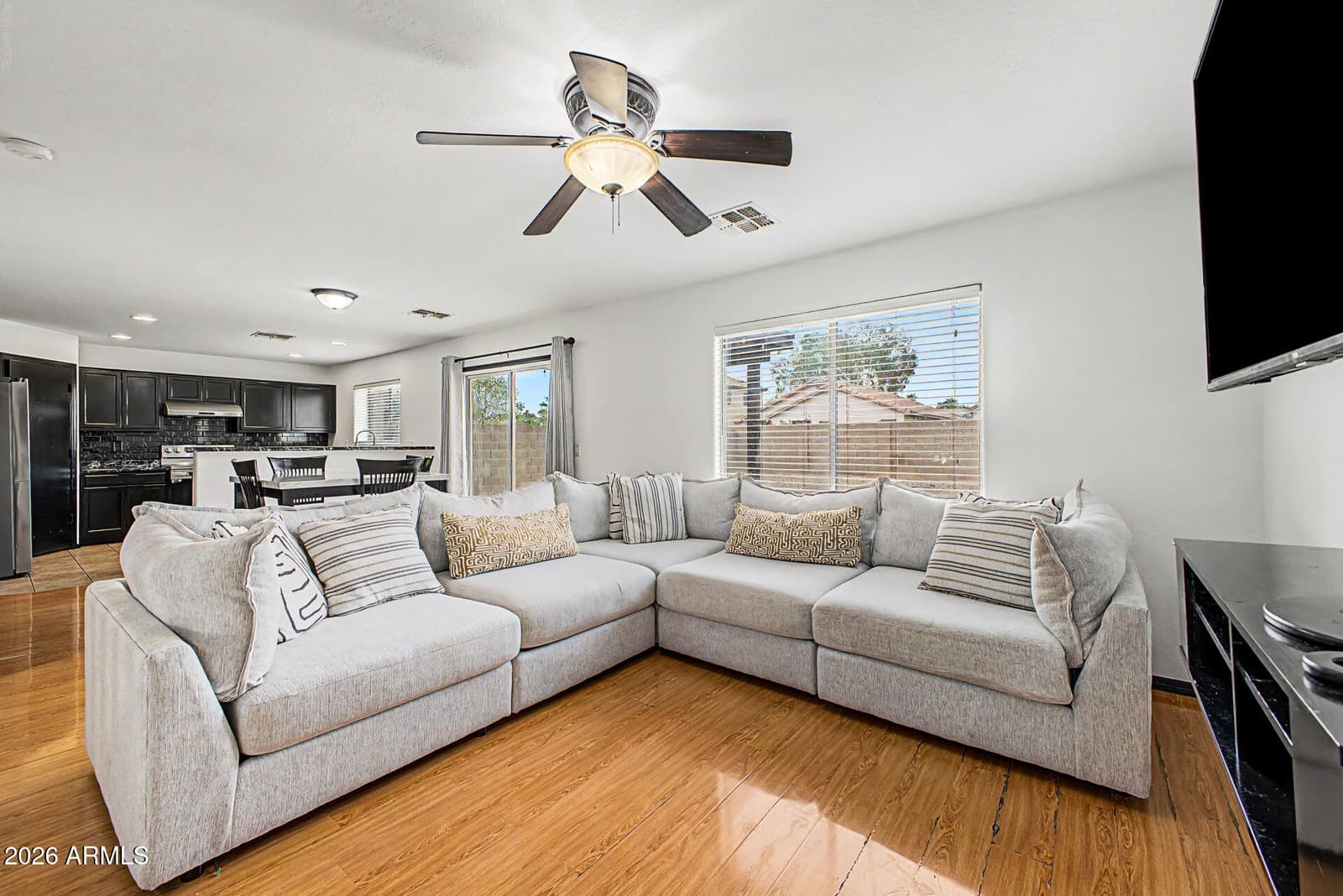 7224 W PIONEER Street, Phoenix, AZ 85043 — photo 10 of 37