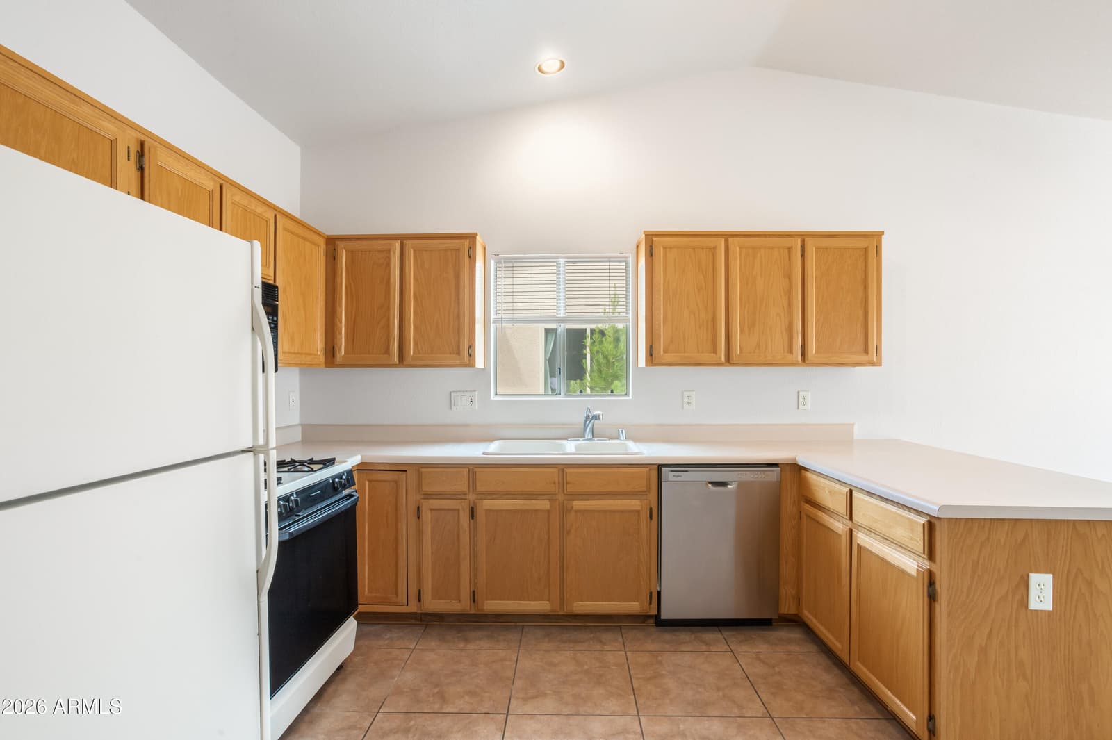 3085 RAVEN Drive, Sierra Vista, AZ 85650 — photo 11 of 40