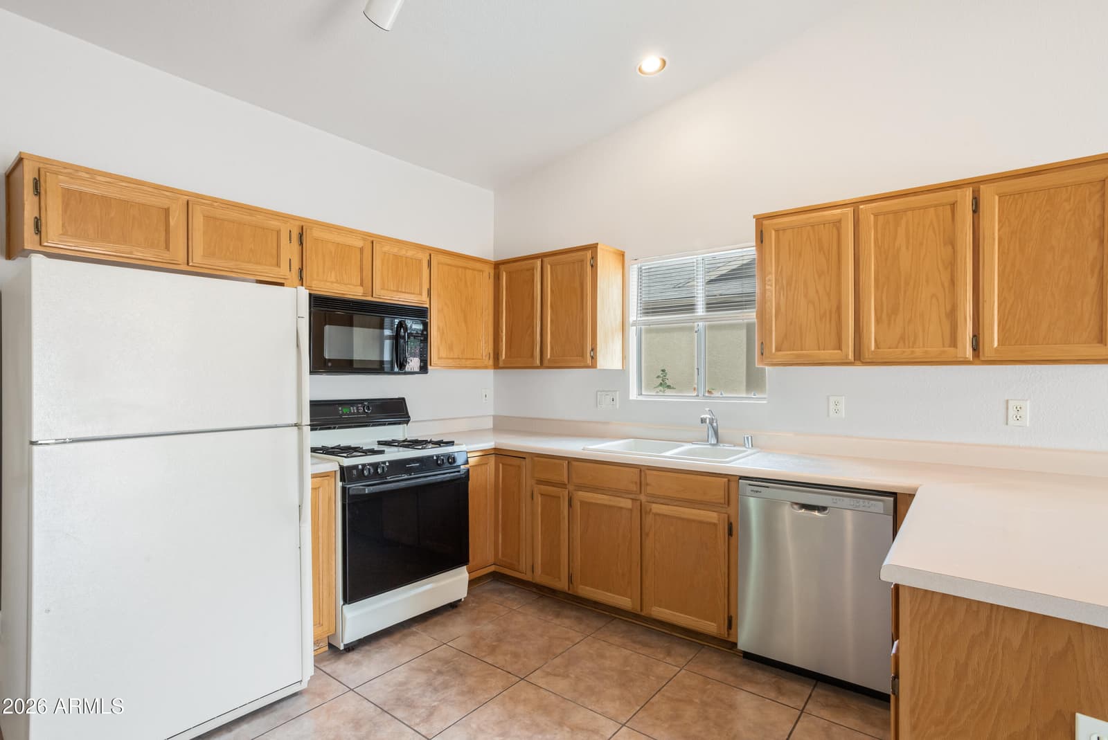 3085 RAVEN Drive, Sierra Vista, AZ 85650 — photo 12 of 40