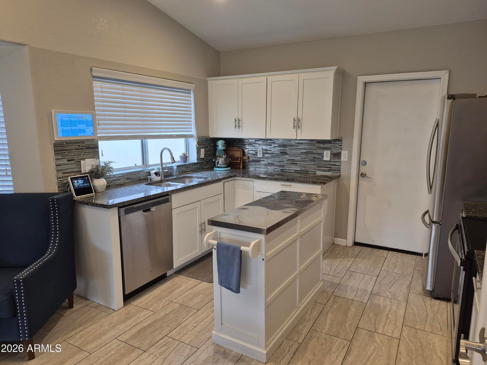 633 E IRONWOOD Drive, Chandler, AZ 85225 — photo 9 of 37