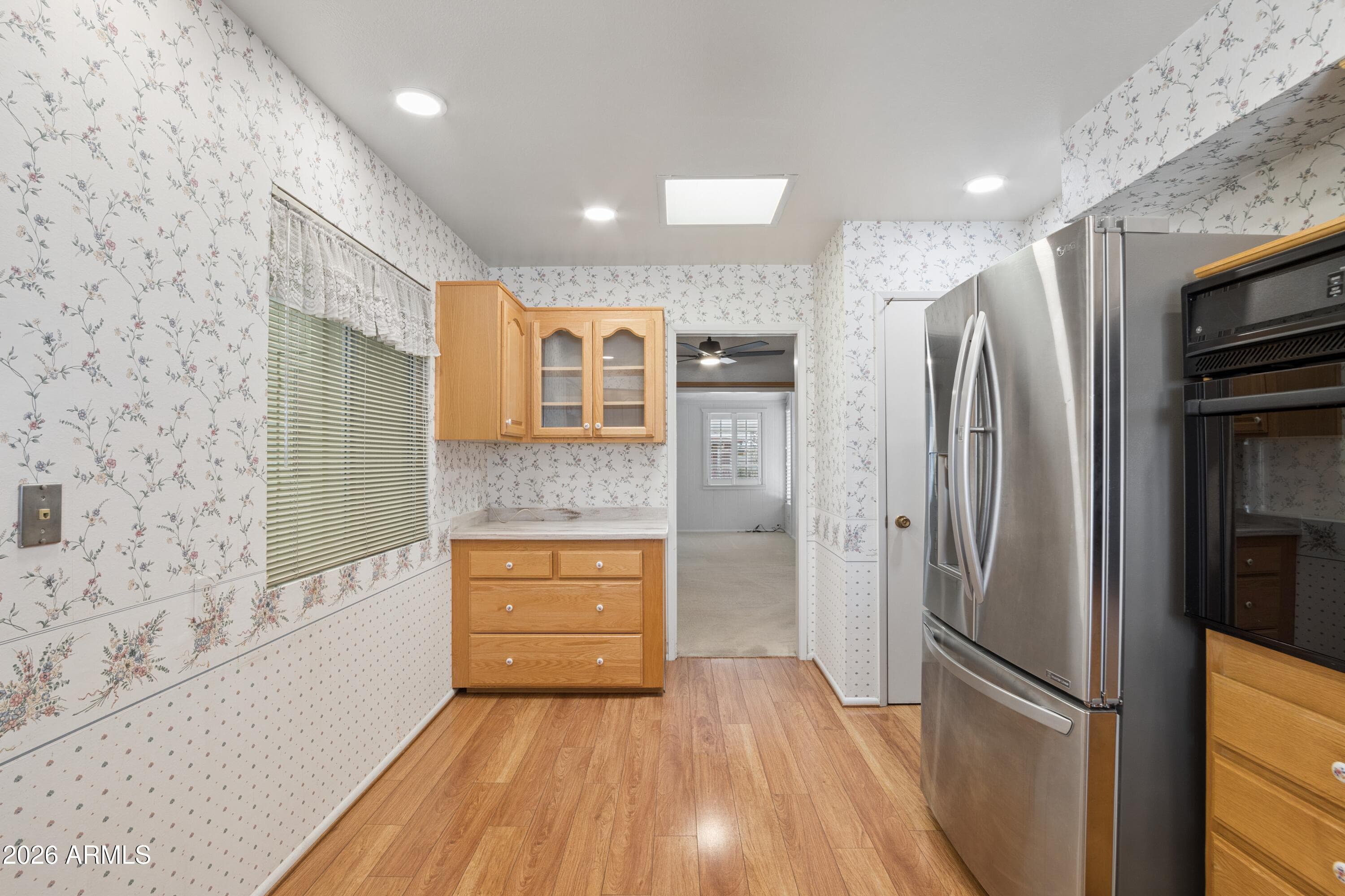10906 W ROUNDELAY Circle S, Sun City, AZ 85351 — photo 10 of 40