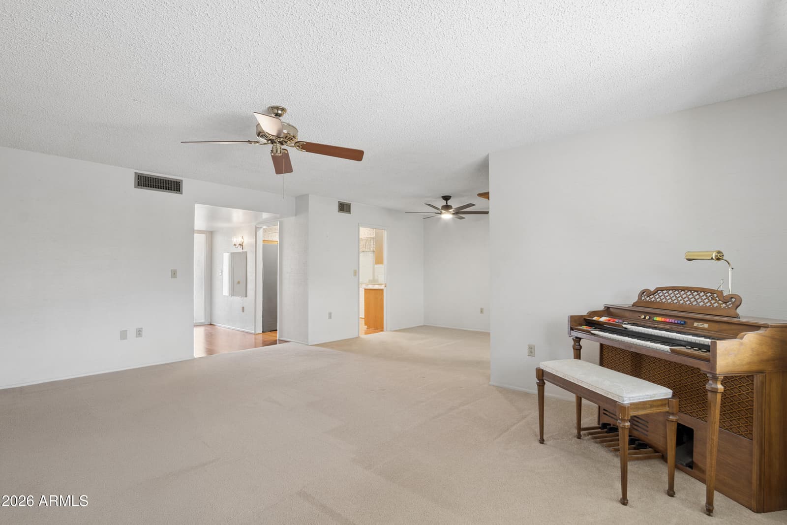 10906 W ROUNDELAY Circle S, Sun City, AZ 85351 — photo 14 of 40