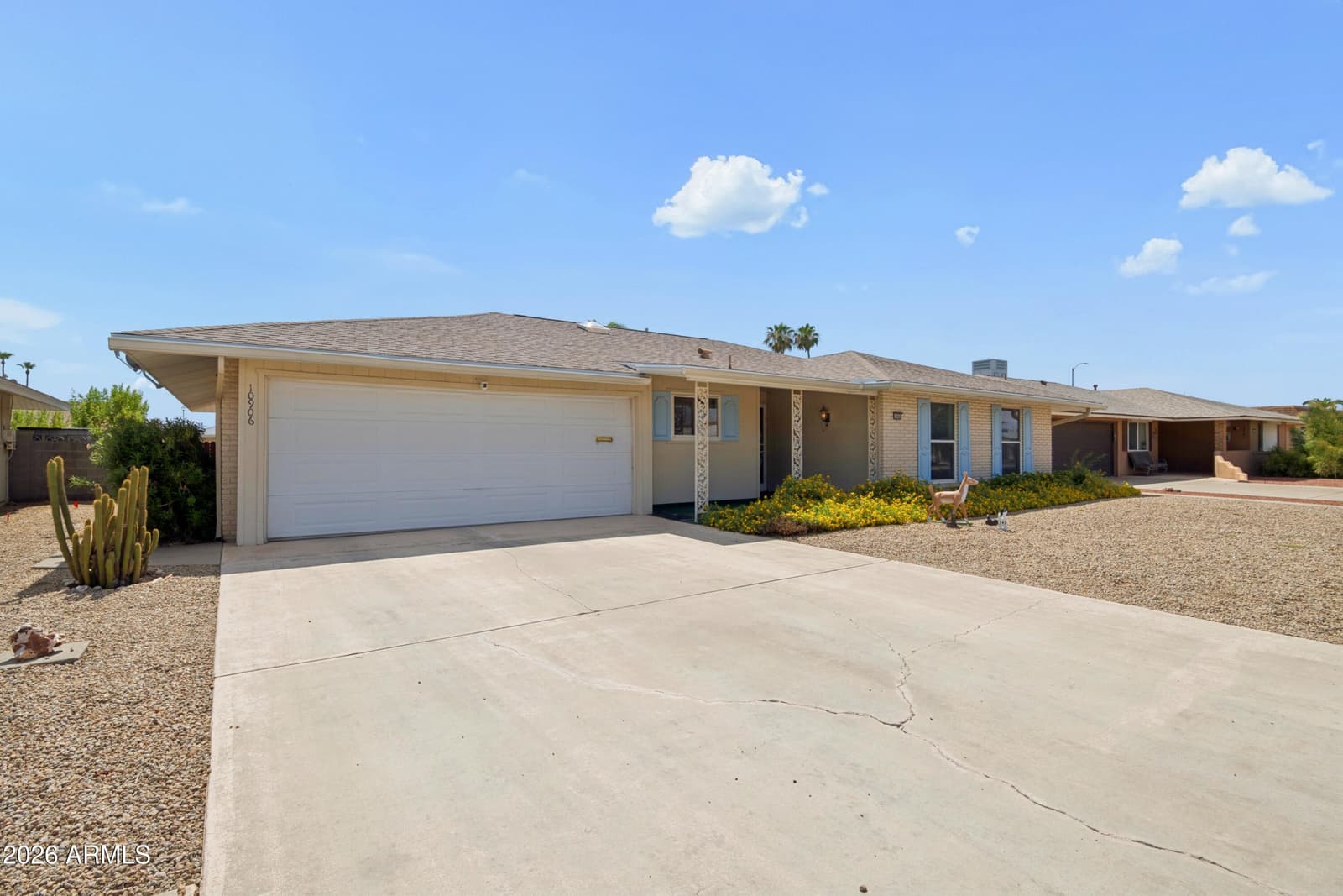 10906 W ROUNDELAY Circle S, Sun City, AZ 85351 — photo 2 of 40