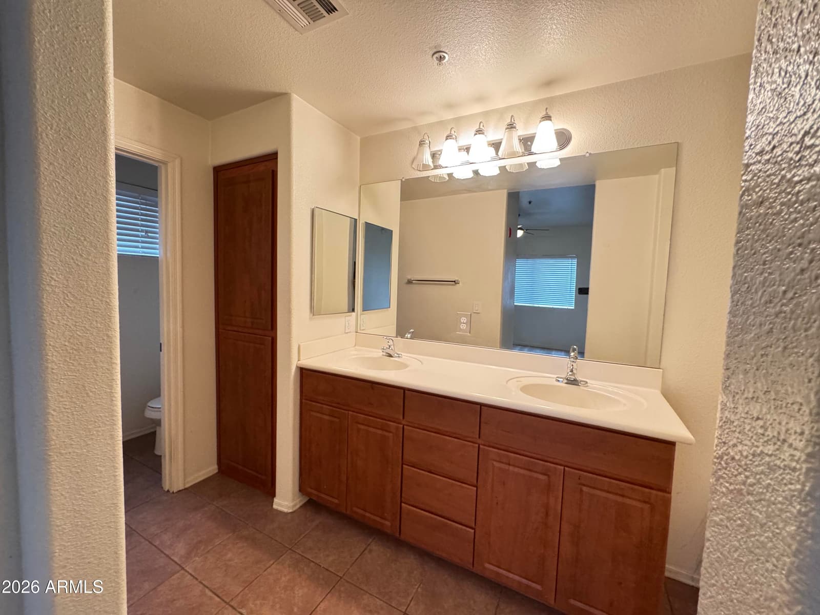 920 E DEVONSHIRE Avenue 2012, Phoenix, AZ 85014 — photo 8 of 18