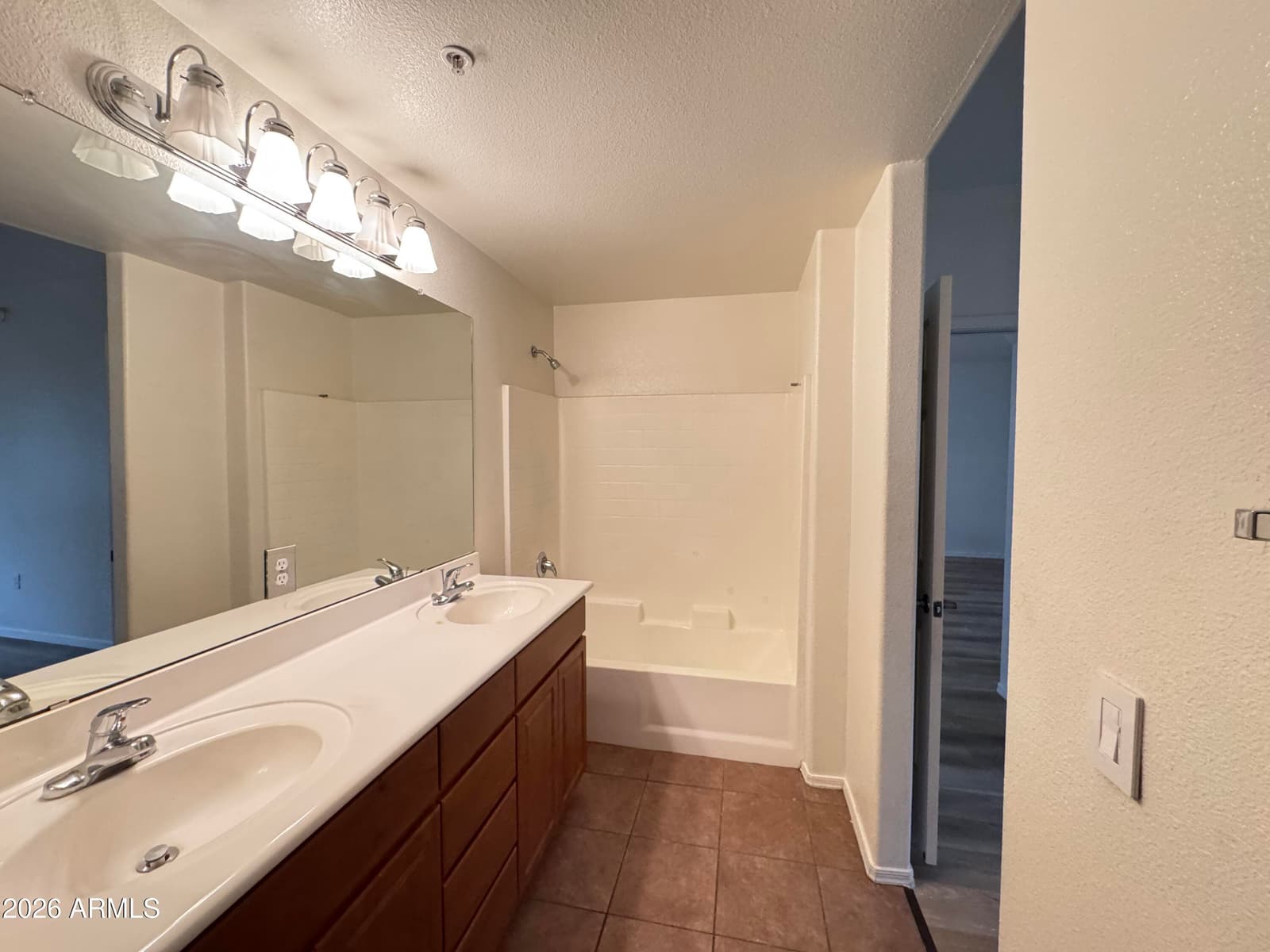 920 E DEVONSHIRE Avenue 2012, Phoenix, AZ 85014 — photo 9 of 18