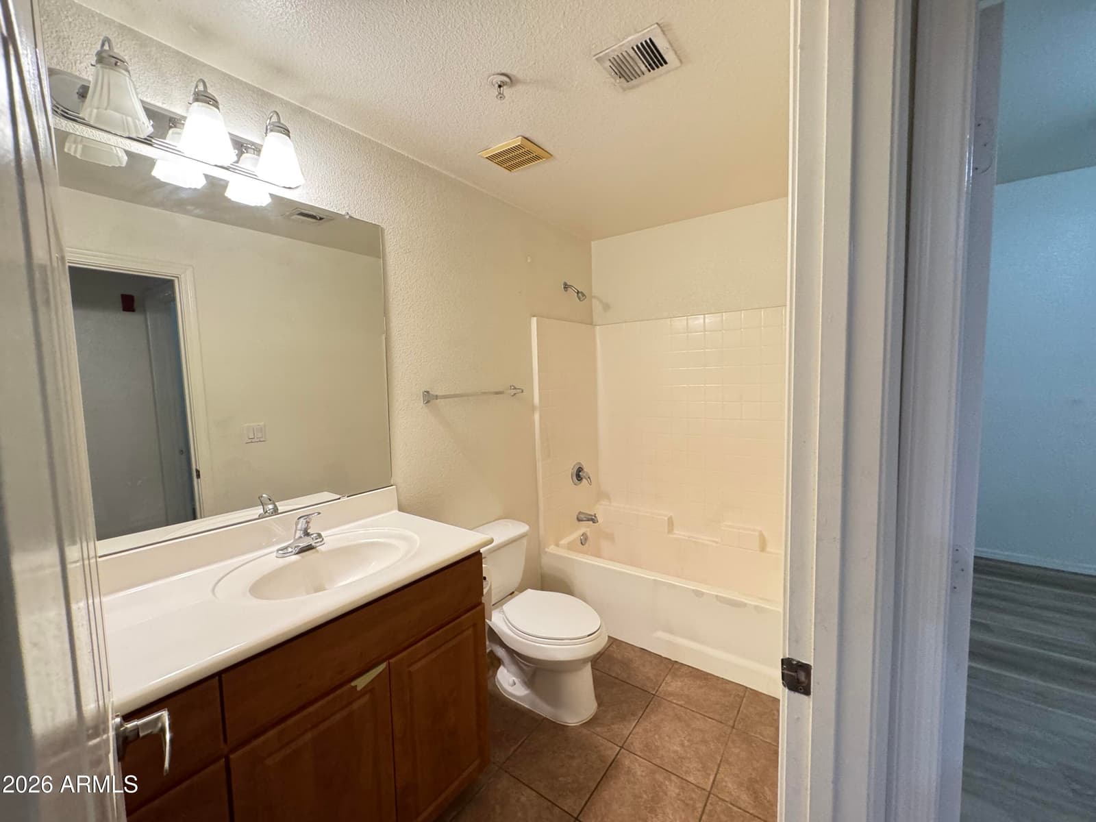 920 E DEVONSHIRE Avenue 2012, Phoenix, AZ 85014 — photo 10 of 18