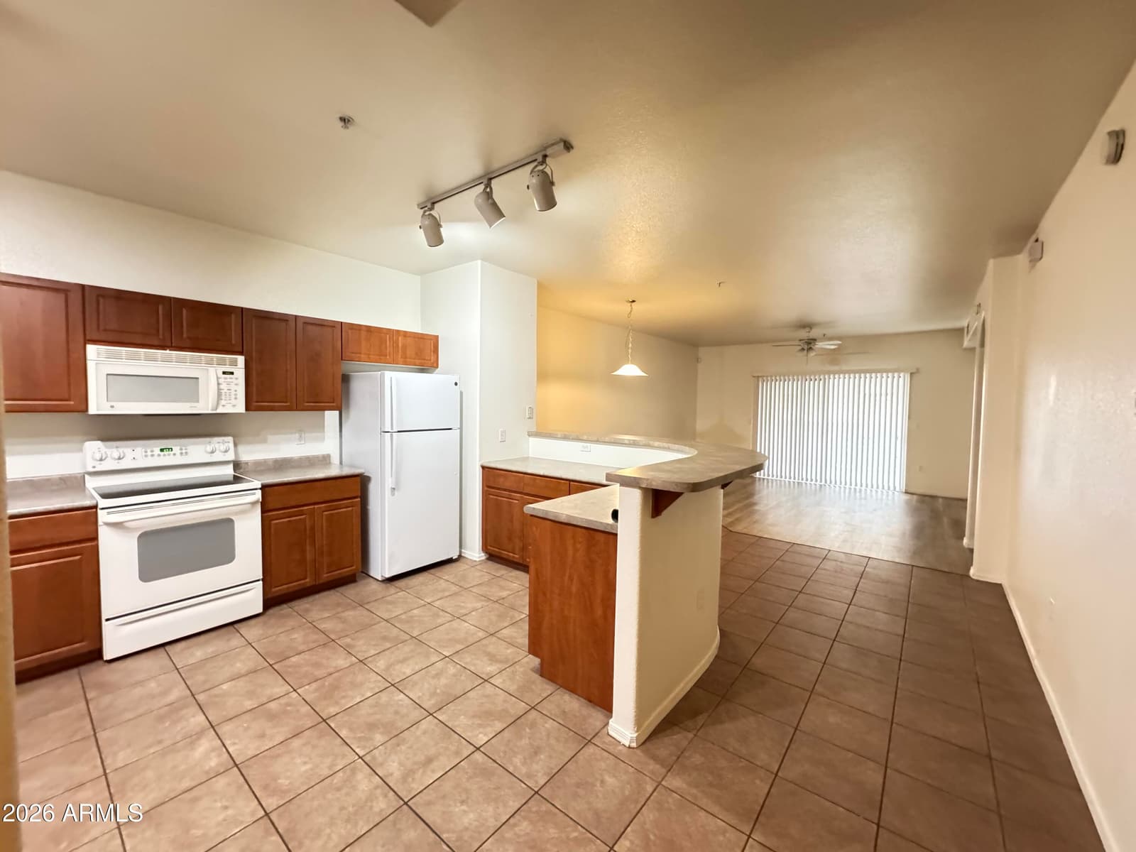920 E DEVONSHIRE Avenue 2012, Phoenix, AZ 85014 — photo 4 of 18