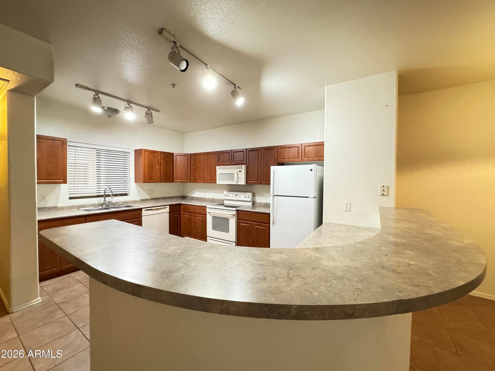 920 E DEVONSHIRE Avenue 2012, Phoenix, AZ 85014 — photo 5 of 18
